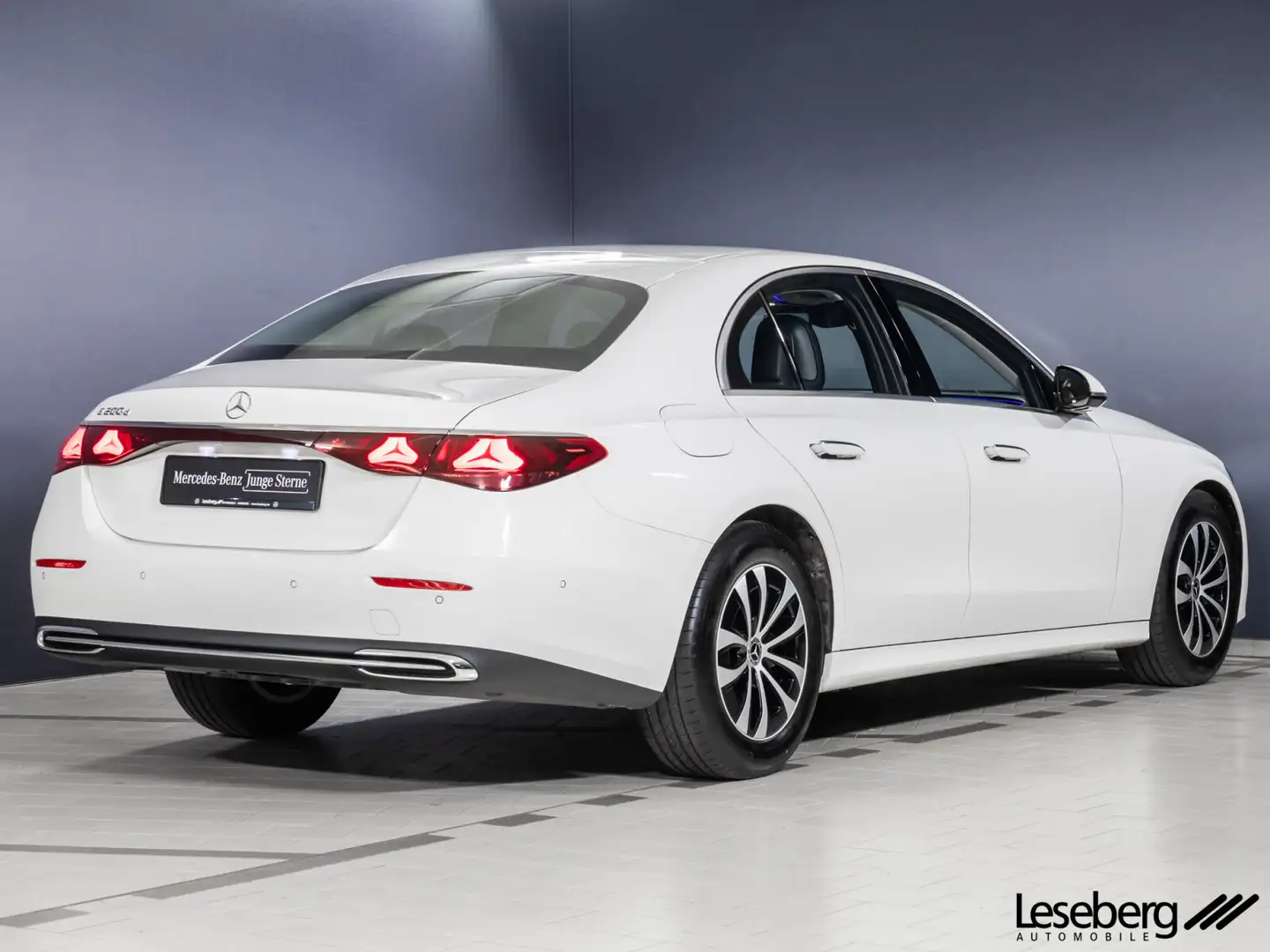 Mercedes-Benz E 200 E 200 d Avantgarde LED/Distro/AHK/Kamera/SHZ/DAB Weiß - 2