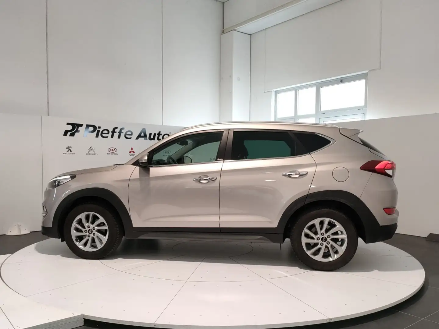 Hyundai TUCSON 2ª serie - Tucson 1.7 CRDi XPossible Grigio - 2