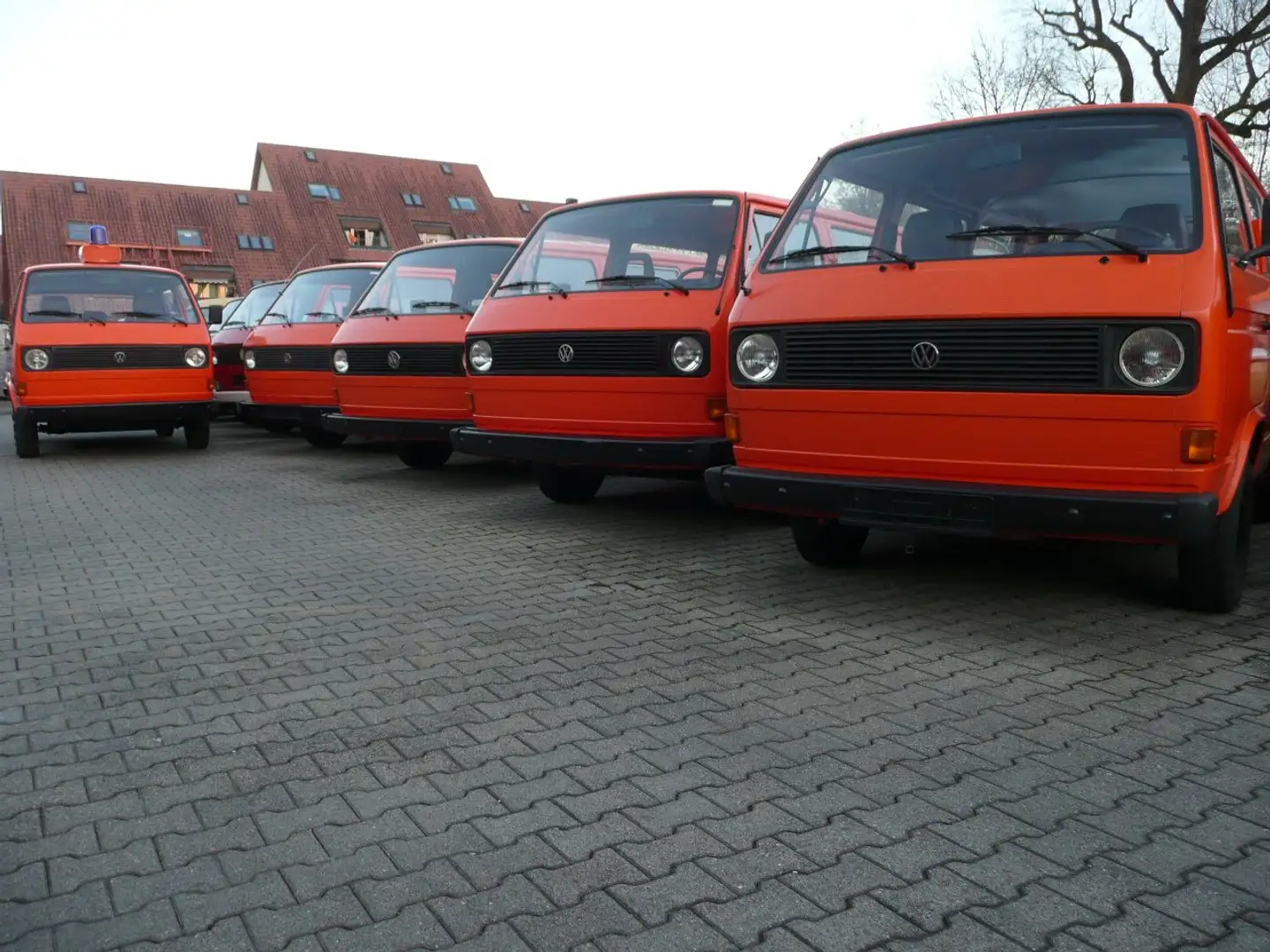 Volkswagen T3 T3 Fensterbus 8-Sitzer 2.0 * Oldtimer * nur 67 tkm Orange - 1