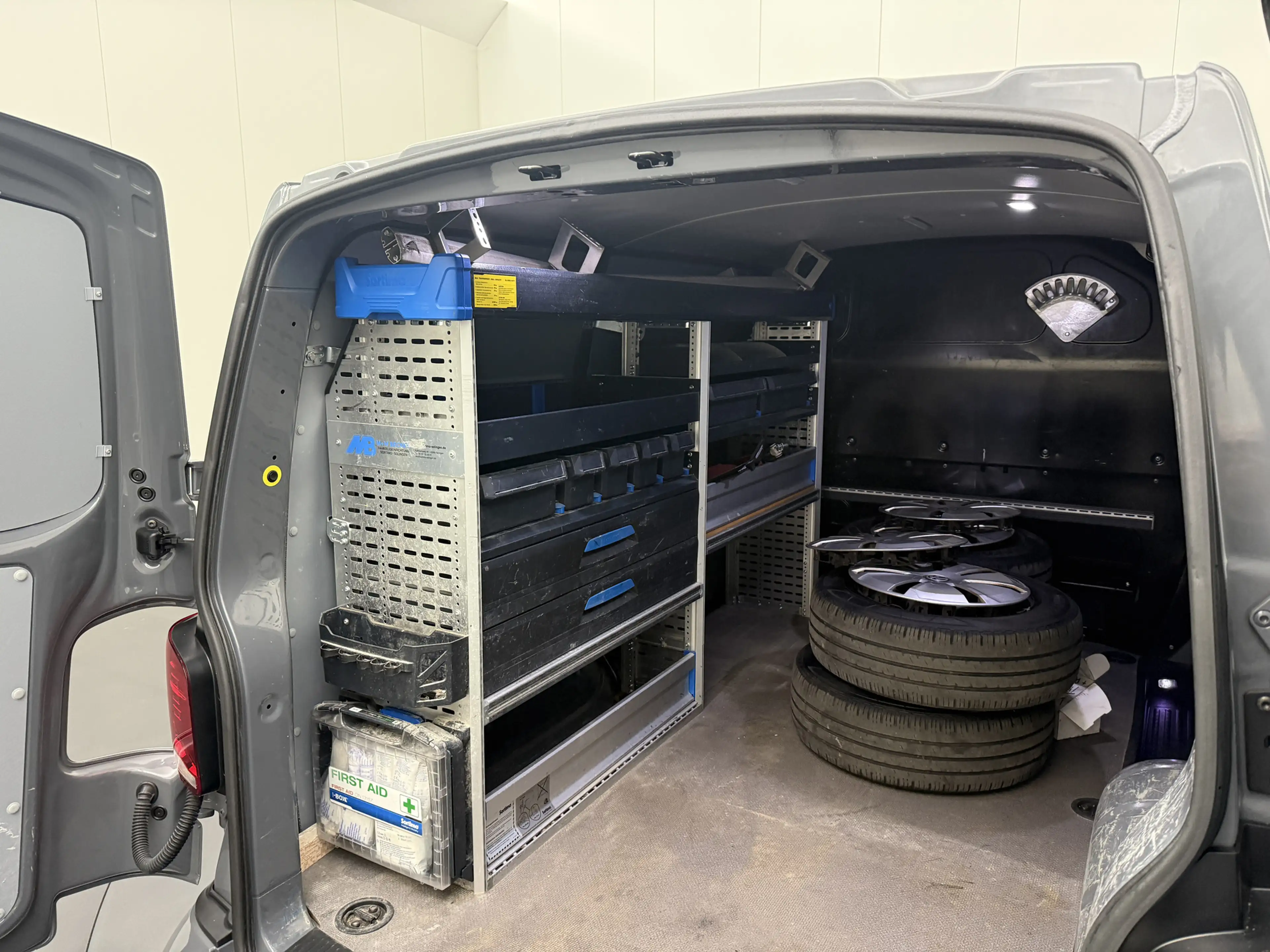 Volkswagen T6.1 Transporter 2.0TDi 150PK DSG Automaat | Exclusive Leder | Kast — photo 25