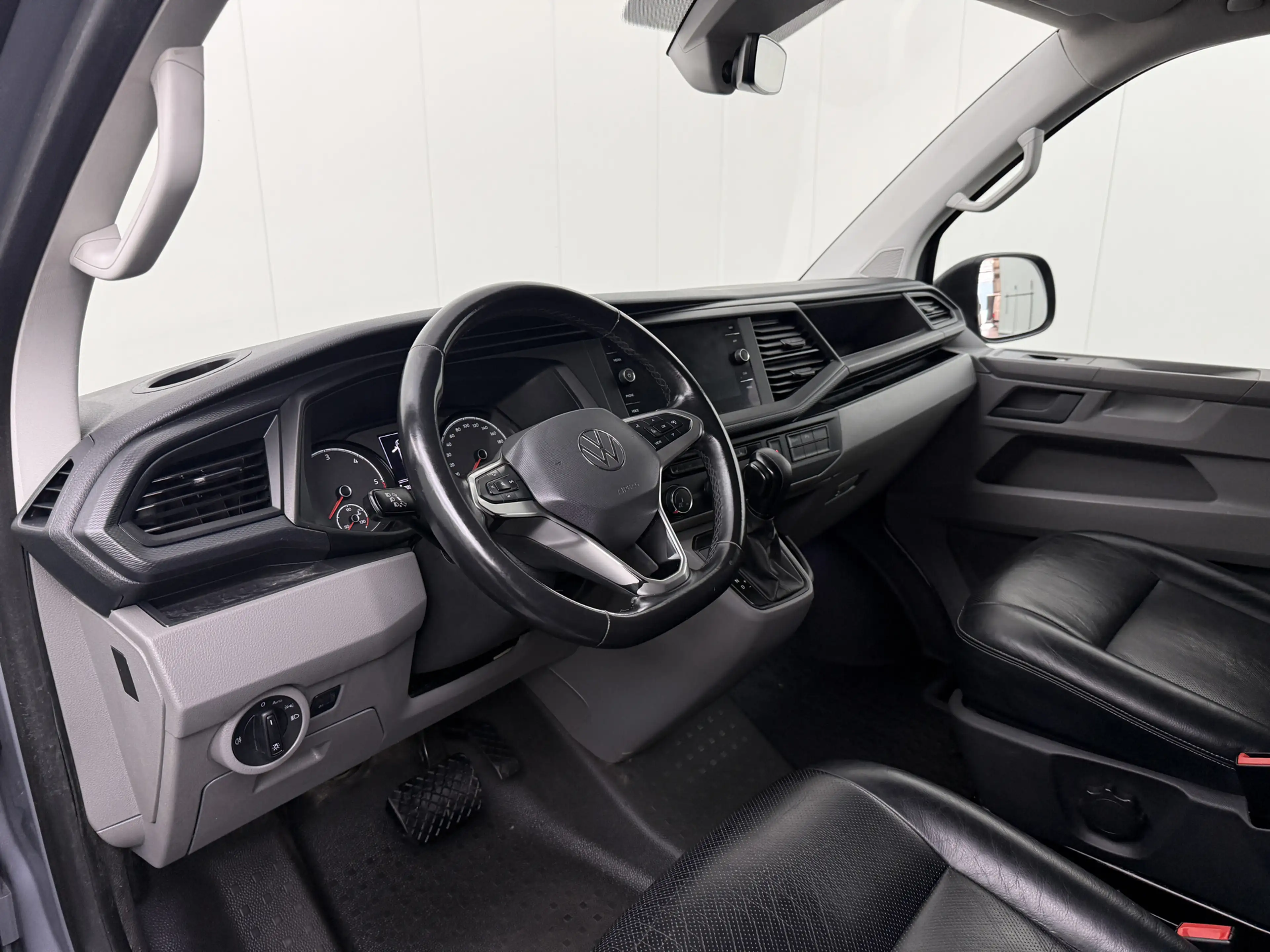 Volkswagen T6.1 Transporter 2.0TDi 150PK DSG Automaat | Exclusive Leder | Kast — photo 3