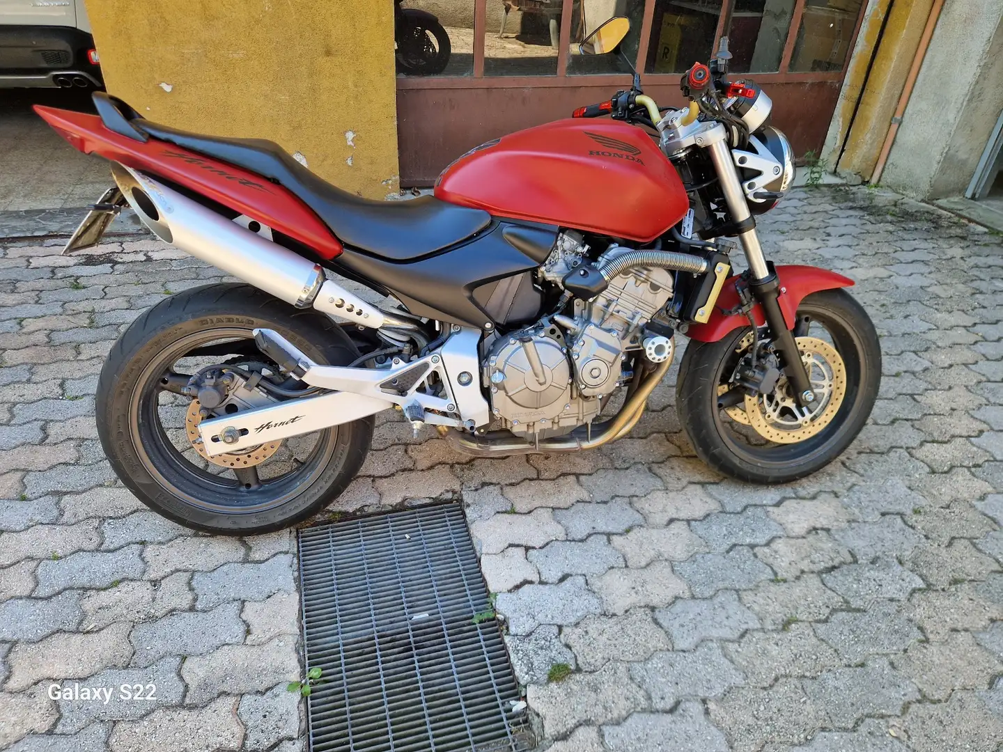 Honda Hornet Rouge - 1