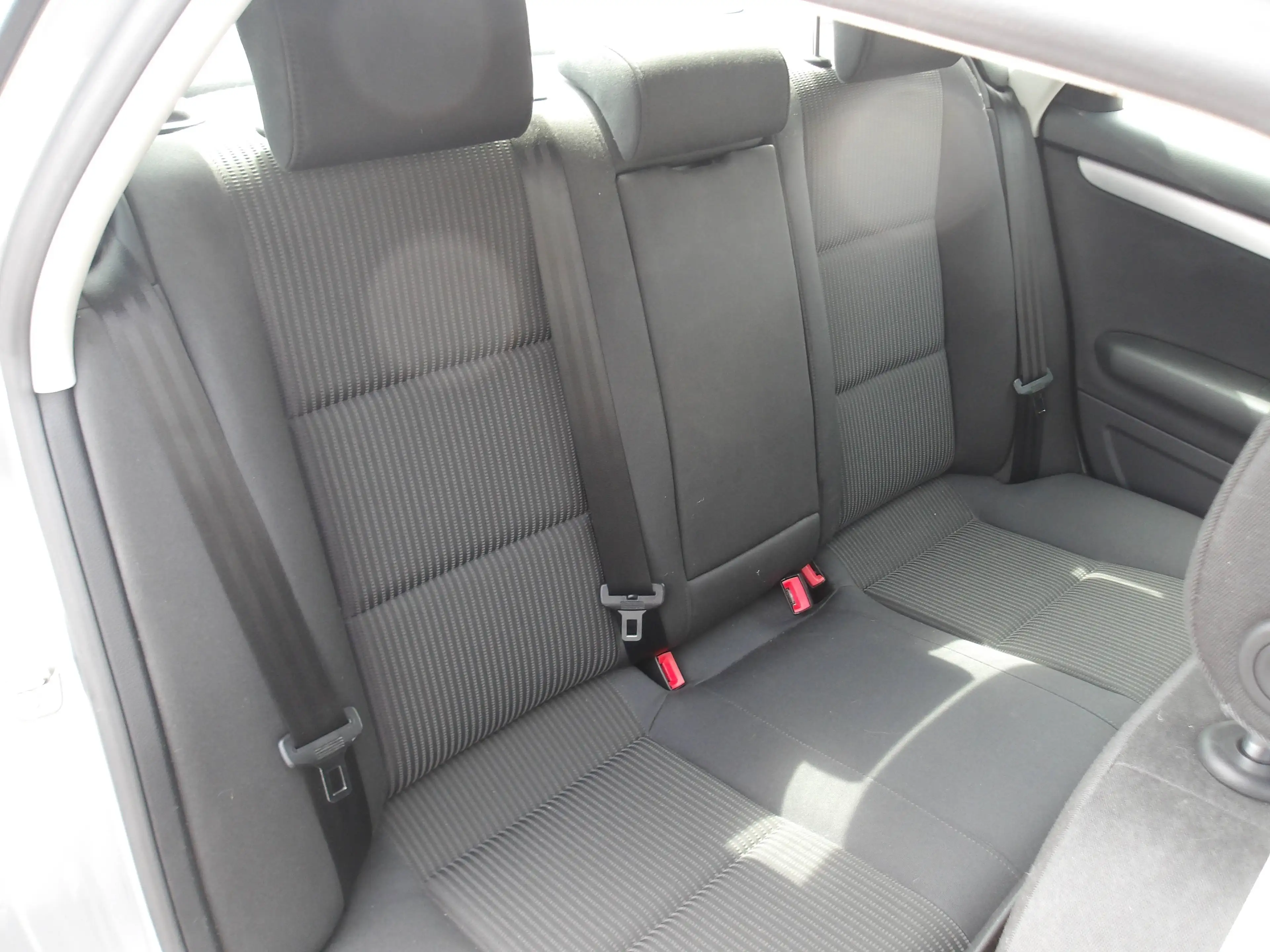 Audi A4 A4 2.0  1.Hand  TÜV bis 06-2028 — photo 14