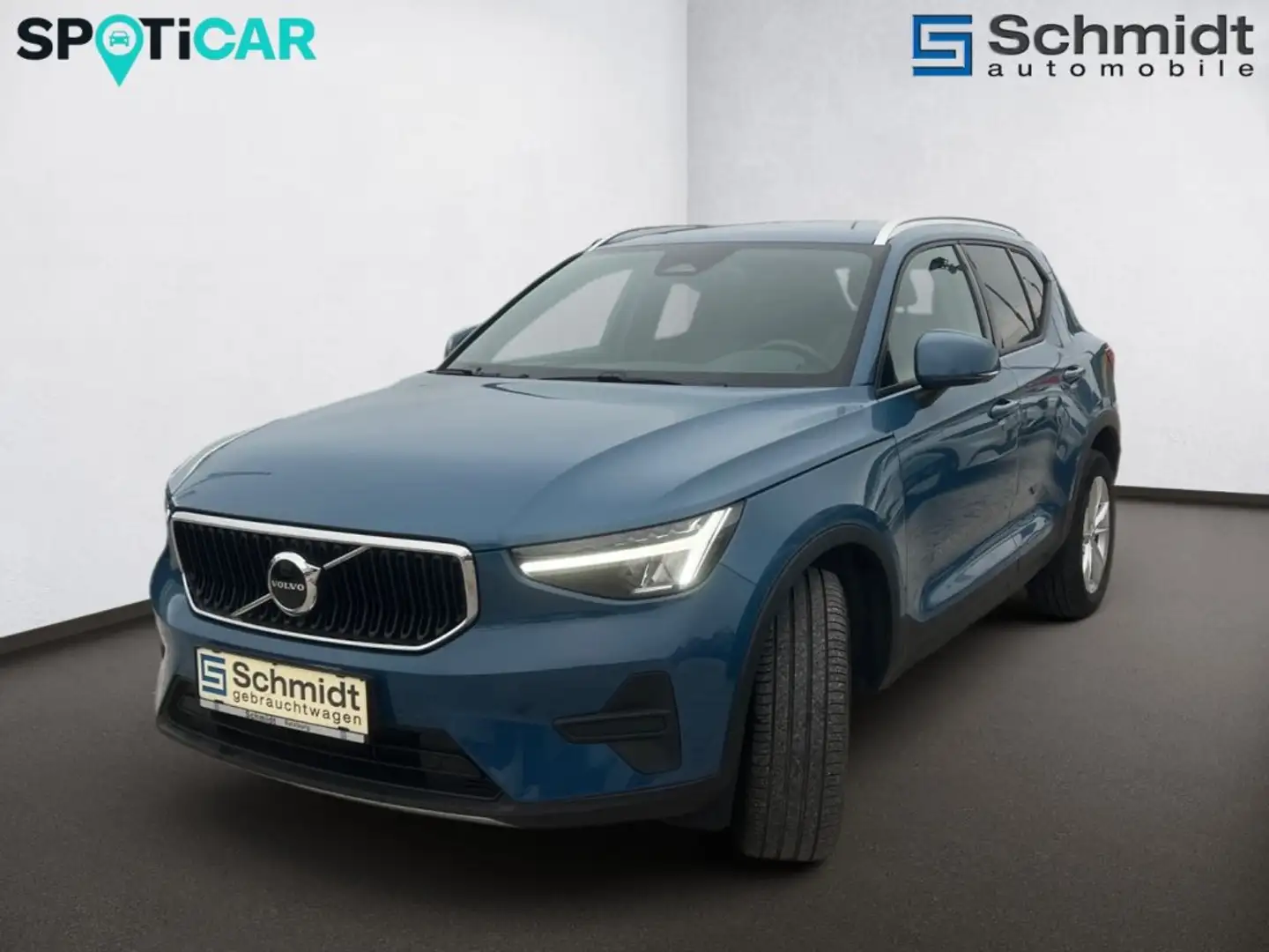Volvo XC40 Core, B3 Mild Hybrid, Benzin Blau - 1