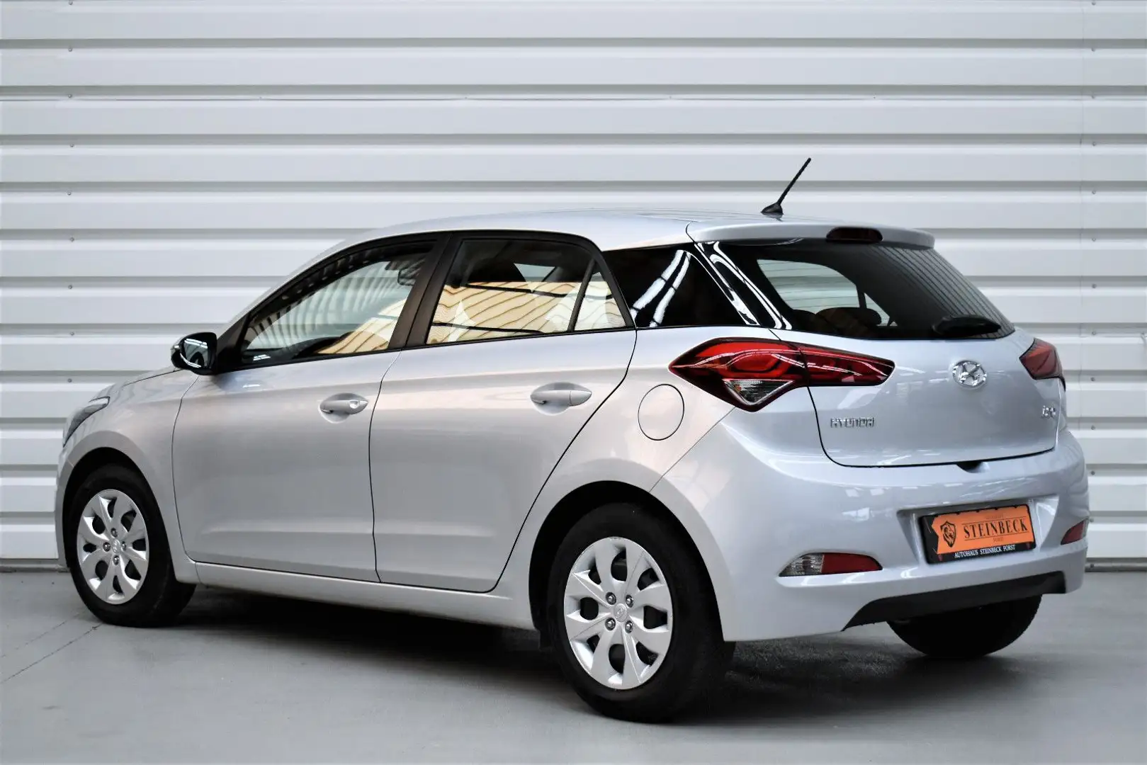 Hyundai i20 Go+23.750km+Allwetter+Klima Silber - 2