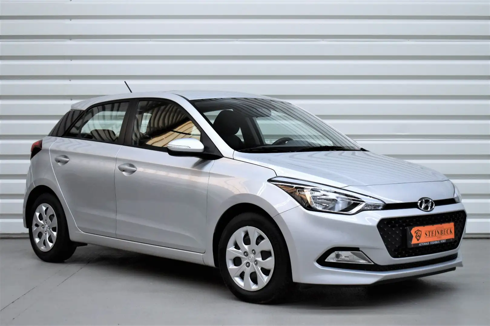 Hyundai i20 Go+23.750km+Allwetter+Klima Silber - 1