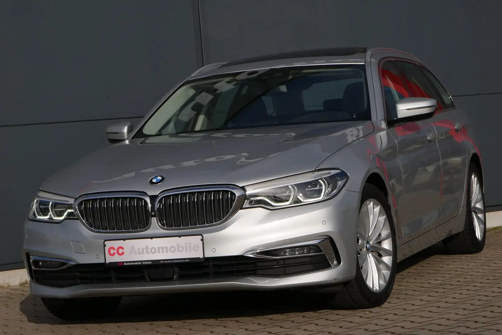 BMW 540 d Luxury Line"Pano"Standhzg"LED"360°"ACC" Stříbrná - 2