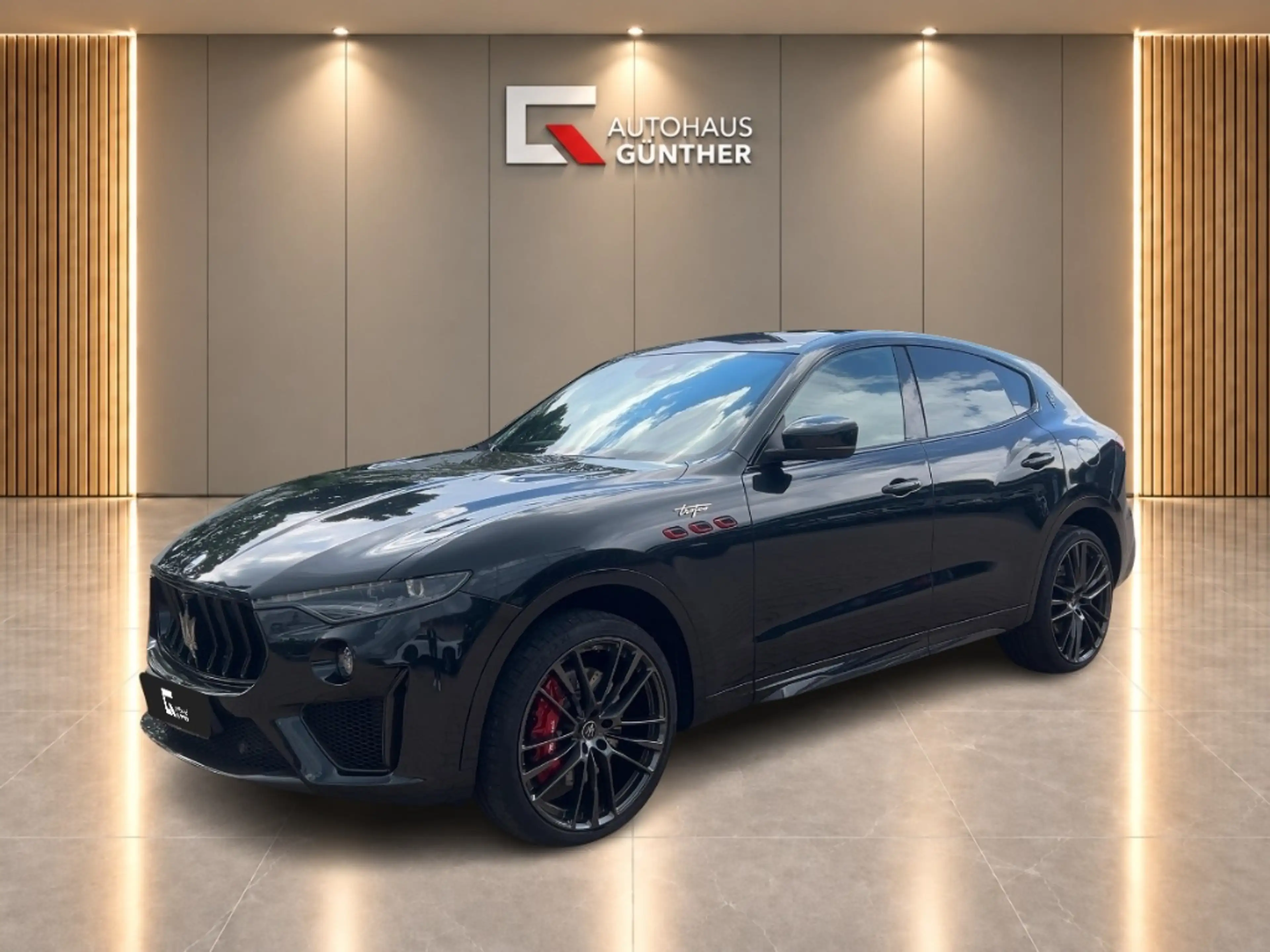 Maserati Levante Trofeo MY23 V8 581 HP Pano 22'' Bowers& Wikens