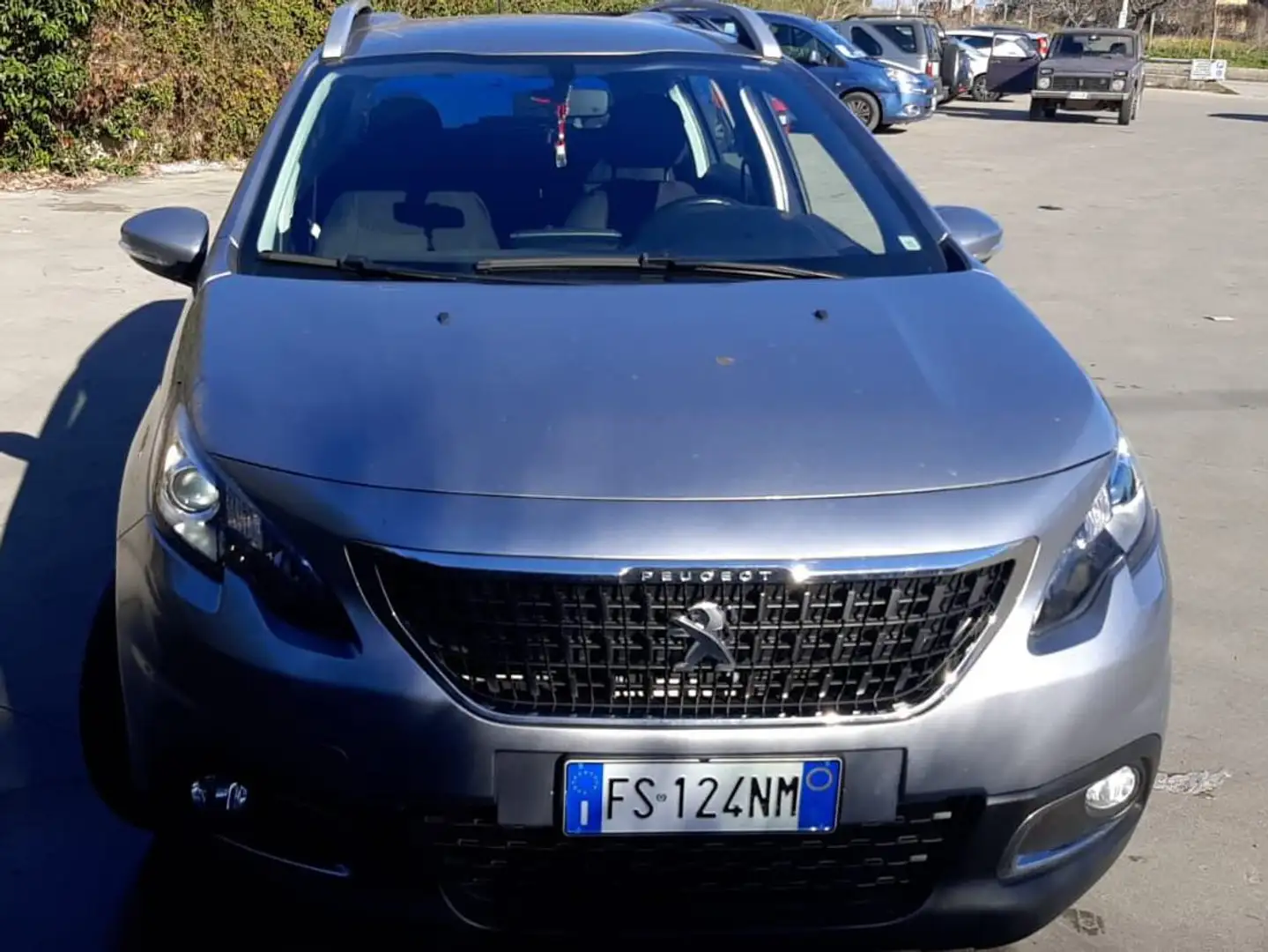 Peugeot 2008 2008 1.2 puretech Style s Silber - 1