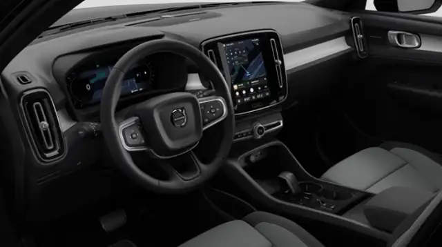 Volvo XC40 view 4