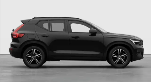 Volvo XC40 view 3