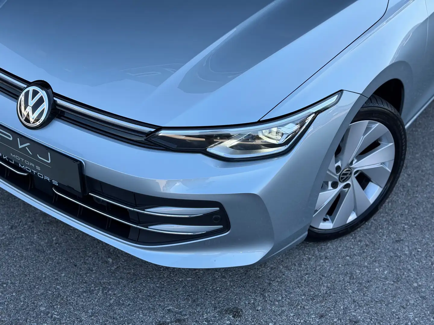 Volkswagen Golf Golf 8 2,0 TDI Business DSG 1.BESITZ Silber - 2