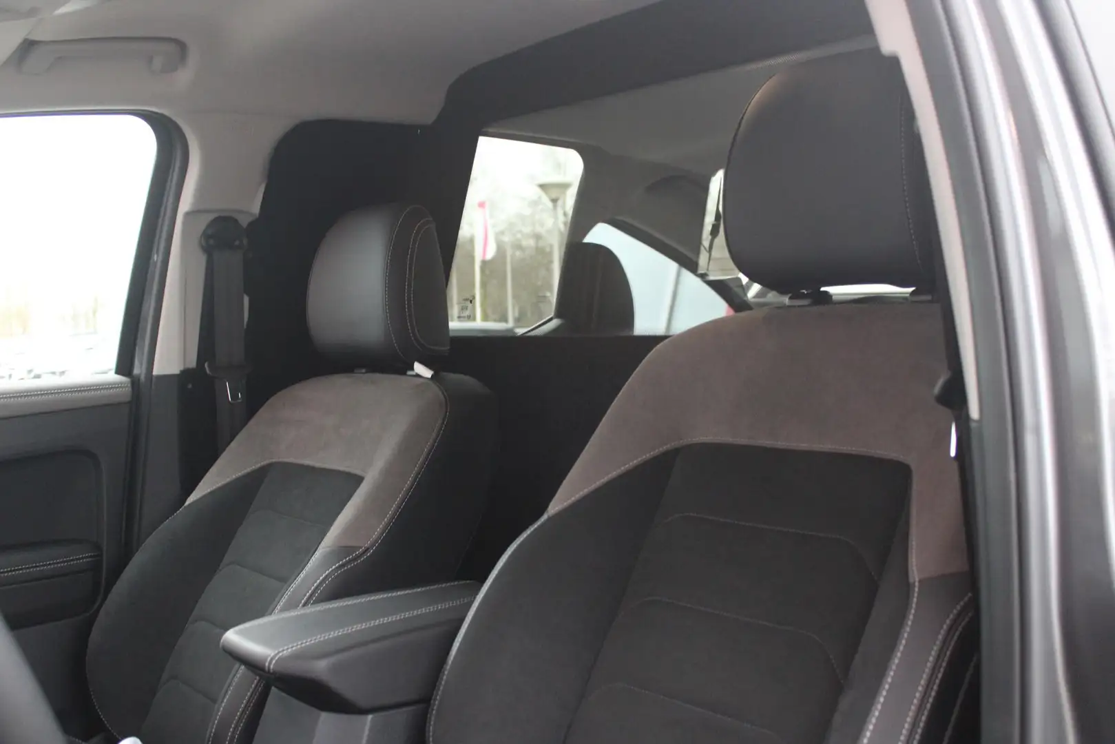 Volkswagen Amarok 2.0 TDI 205PK 4Motion STYLE AUTOMAAT | 3500KG TREK Grijs - 2