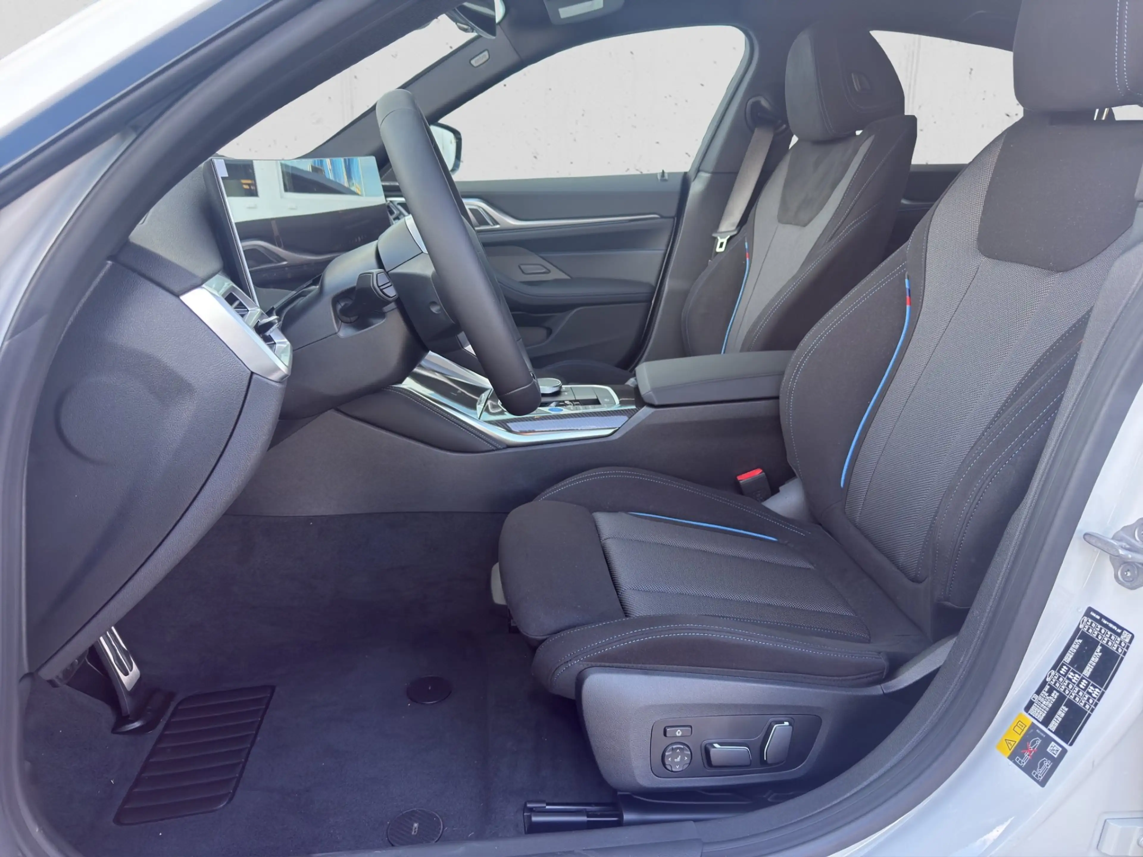 BMW i4 Gran Coupe xDrive40 83,9kWh — photo 8