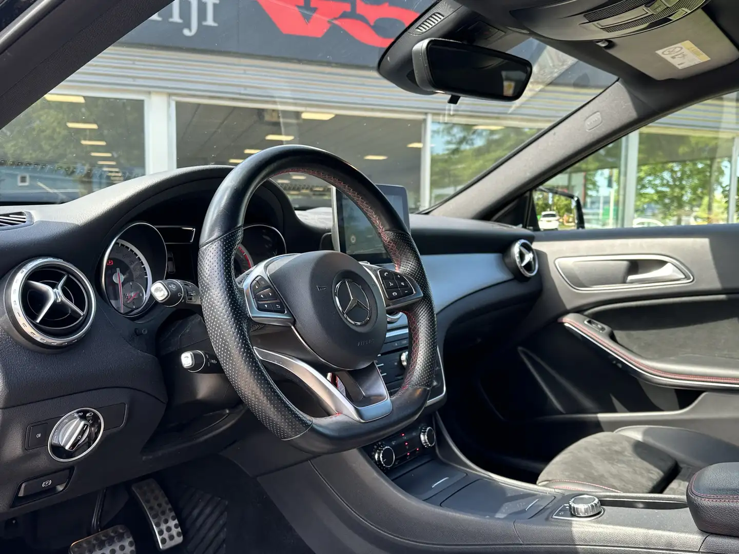Mercedes-Benz GLA 250 4Matic AMG-Line | H&K | CarPlay | Trekhaak Schwarz - 2