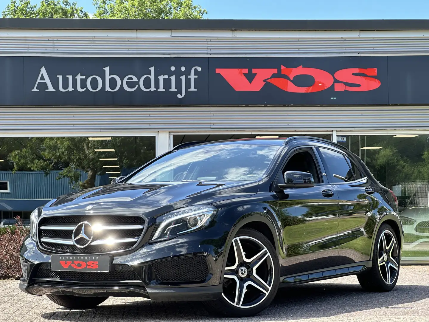 Mercedes-Benz GLA 250 4Matic AMG-Line | H&K | CarPlay | Trekhaak Schwarz - 1