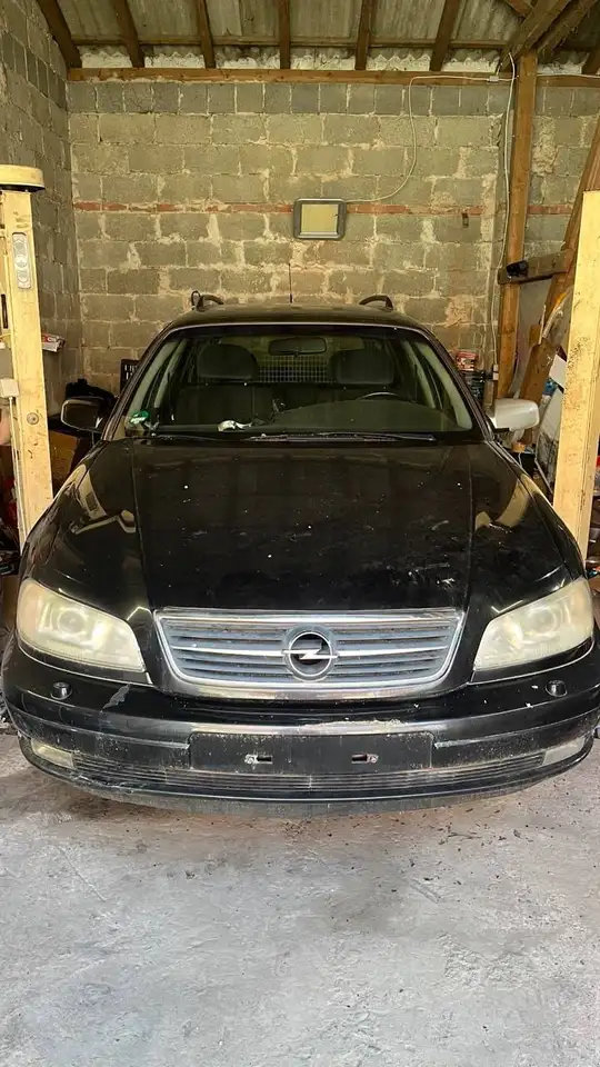 Opel Omega Caravan 2.2 Edition 2000, foto 1