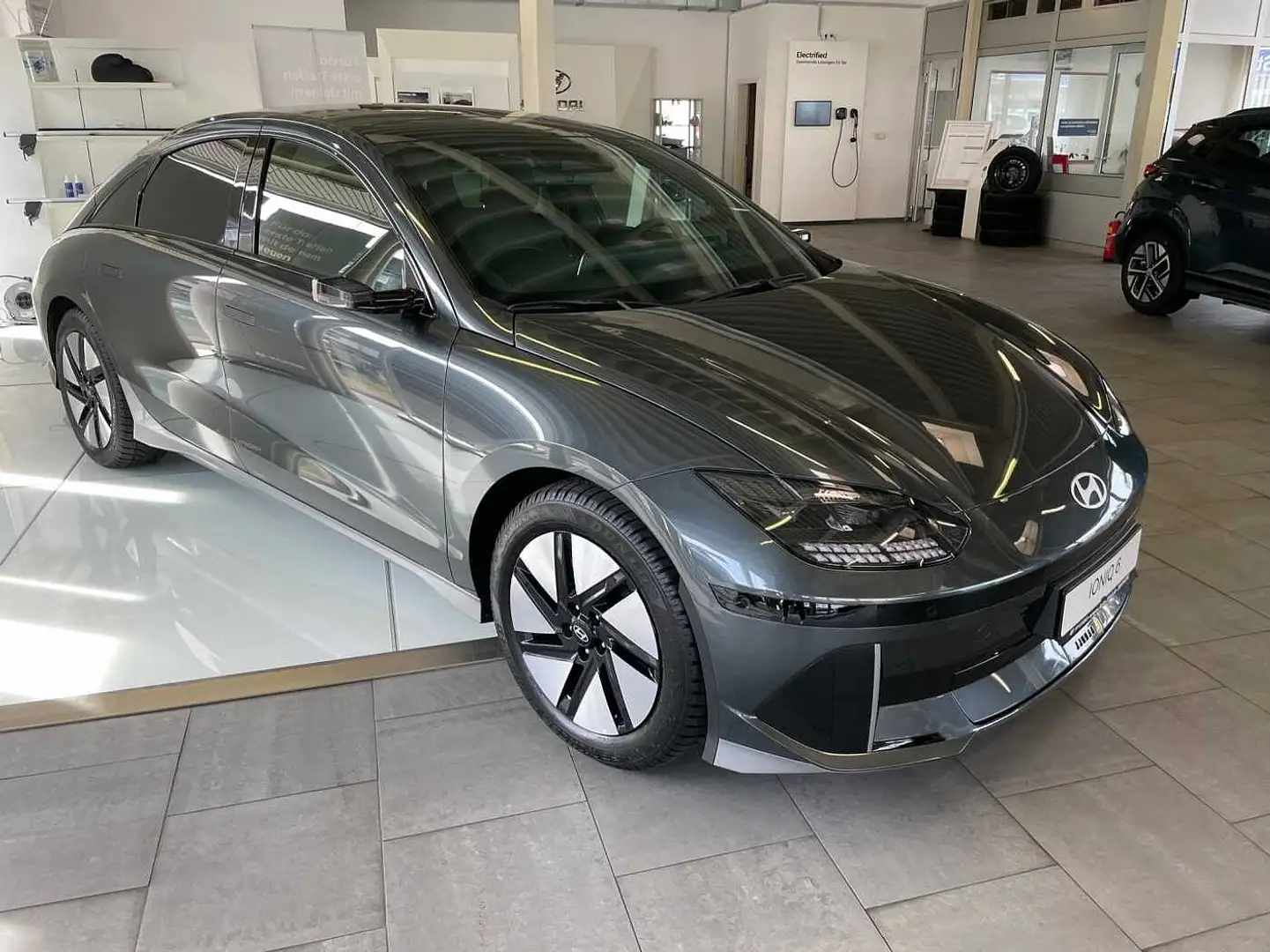 Hyundai IONIQ 6 77,4 kWh Uniq*Digitale Außenspiegel*Navi Grau - 1
