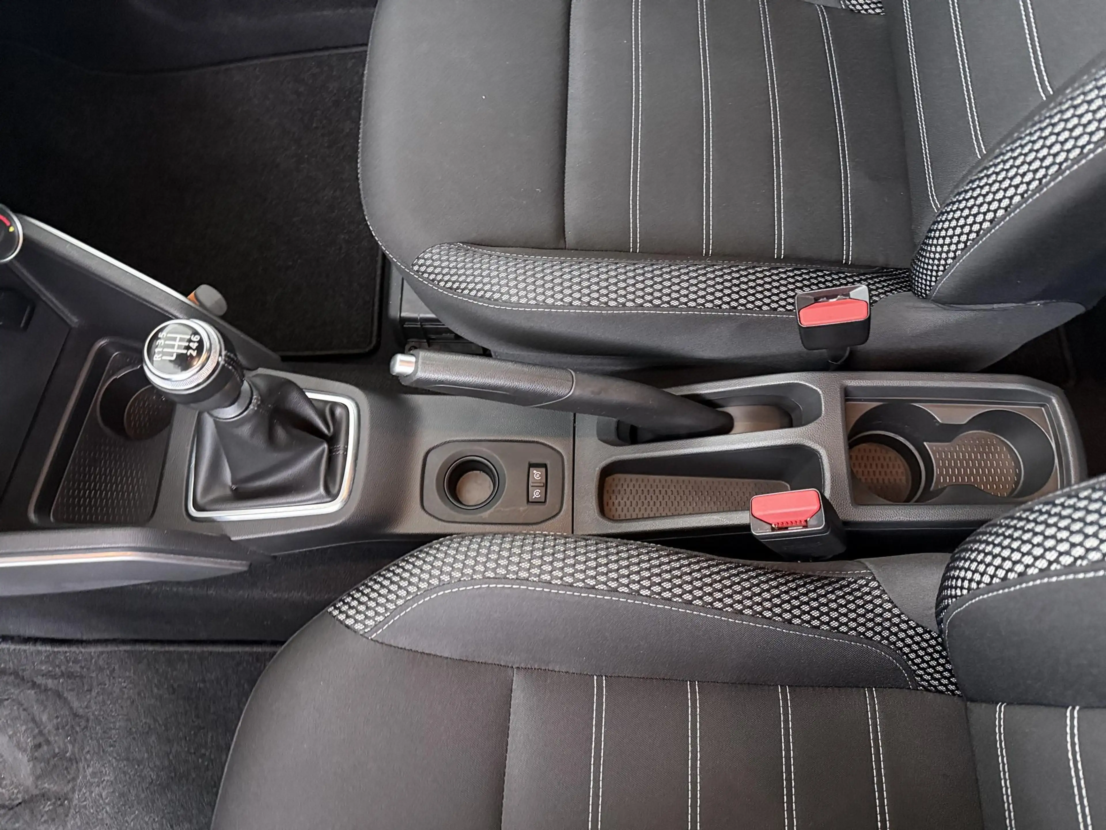 Dacia Duster TCe 125 4x2 Stop & Start Prestige | Climate Contro — photo 12