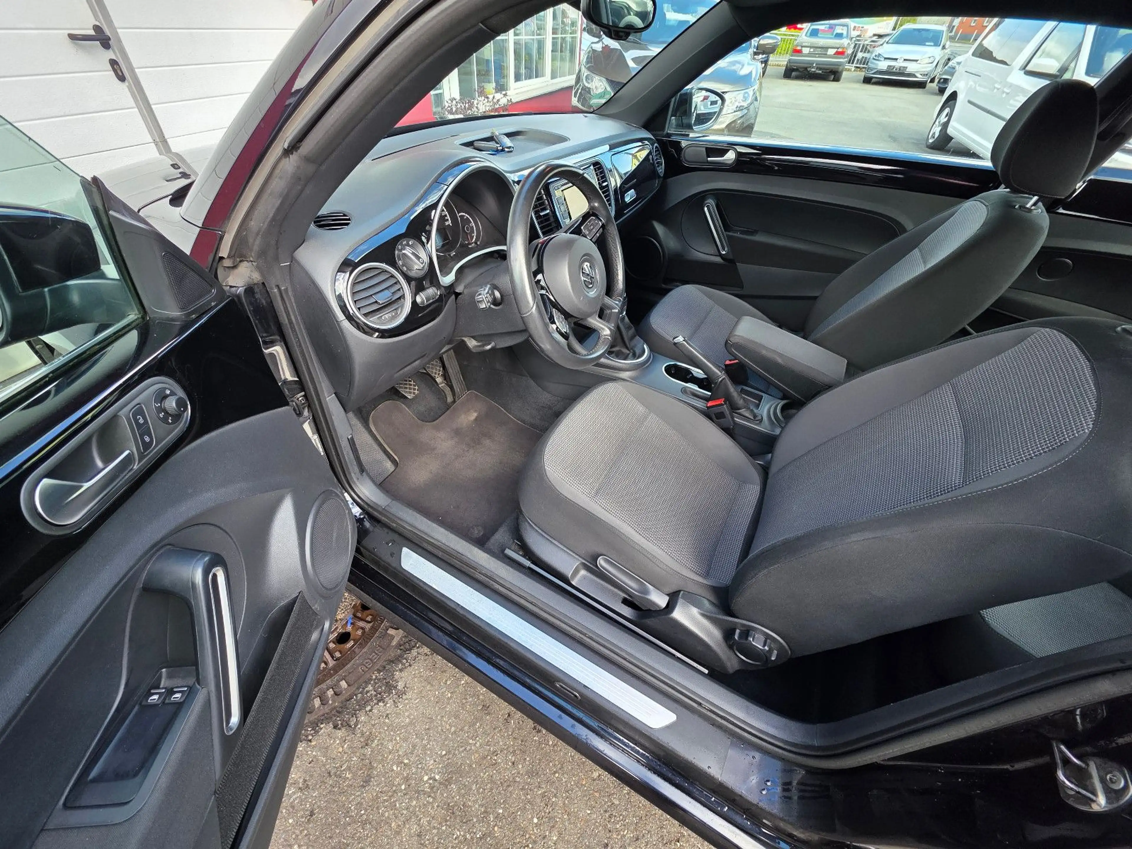 Volkswagen Beetle Design BMT Navi+Sitzh.+PDC+Klimaautom. — photo 11