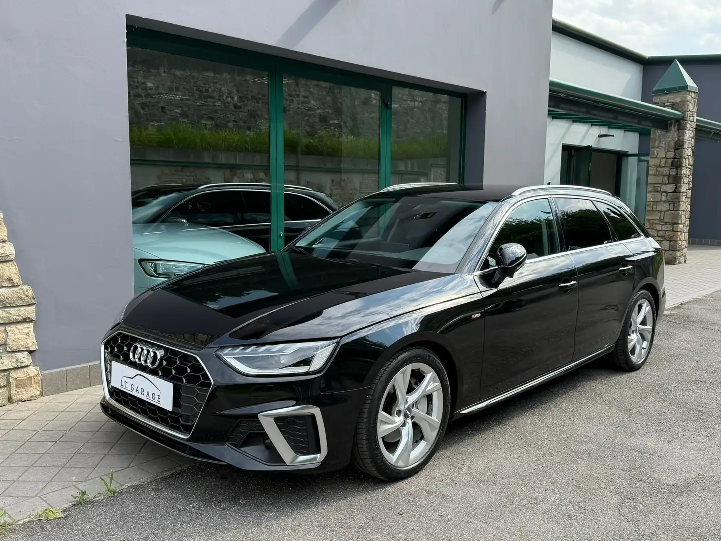 Audi A4 A4 Avant 40 2.0 tdi S Line 190cv s-tronic Zwart - 1
