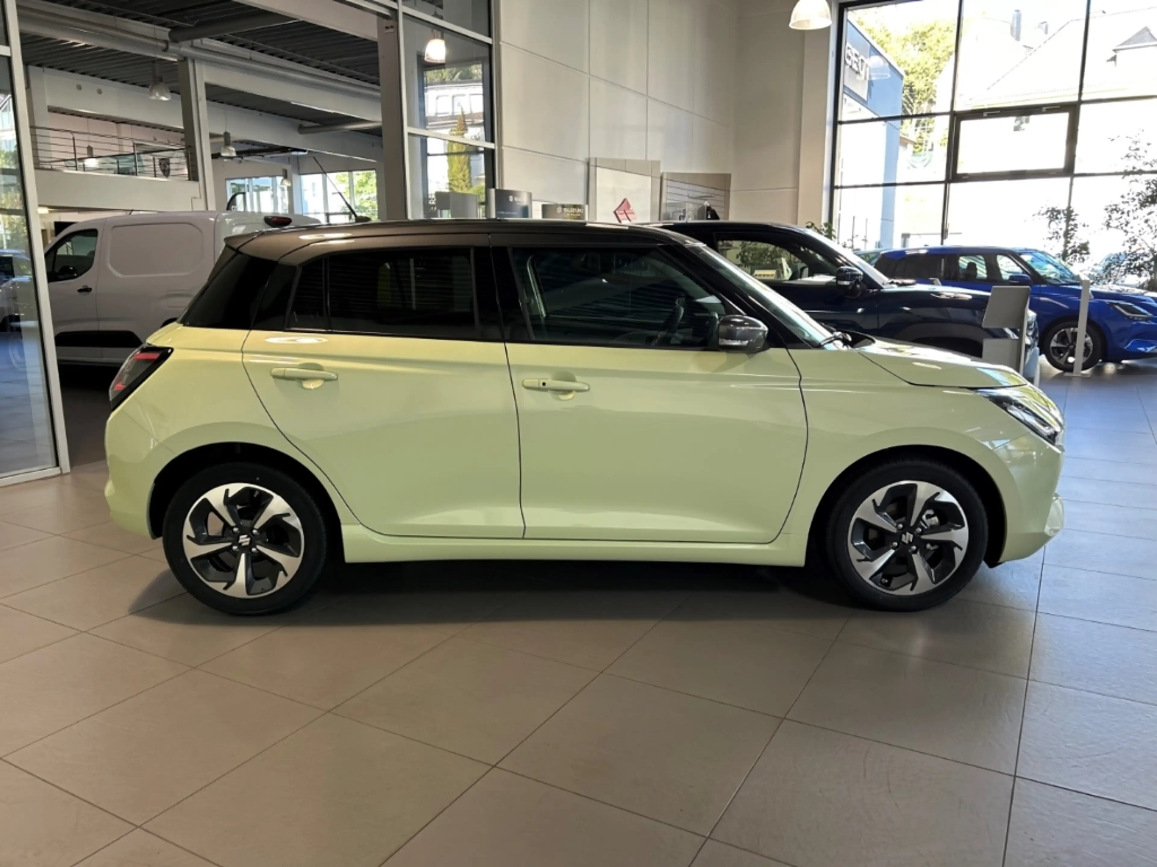 Suzuki Swift Comfort + Hybrid Navi LED ACC Apple CarPlay Androi — photo 4