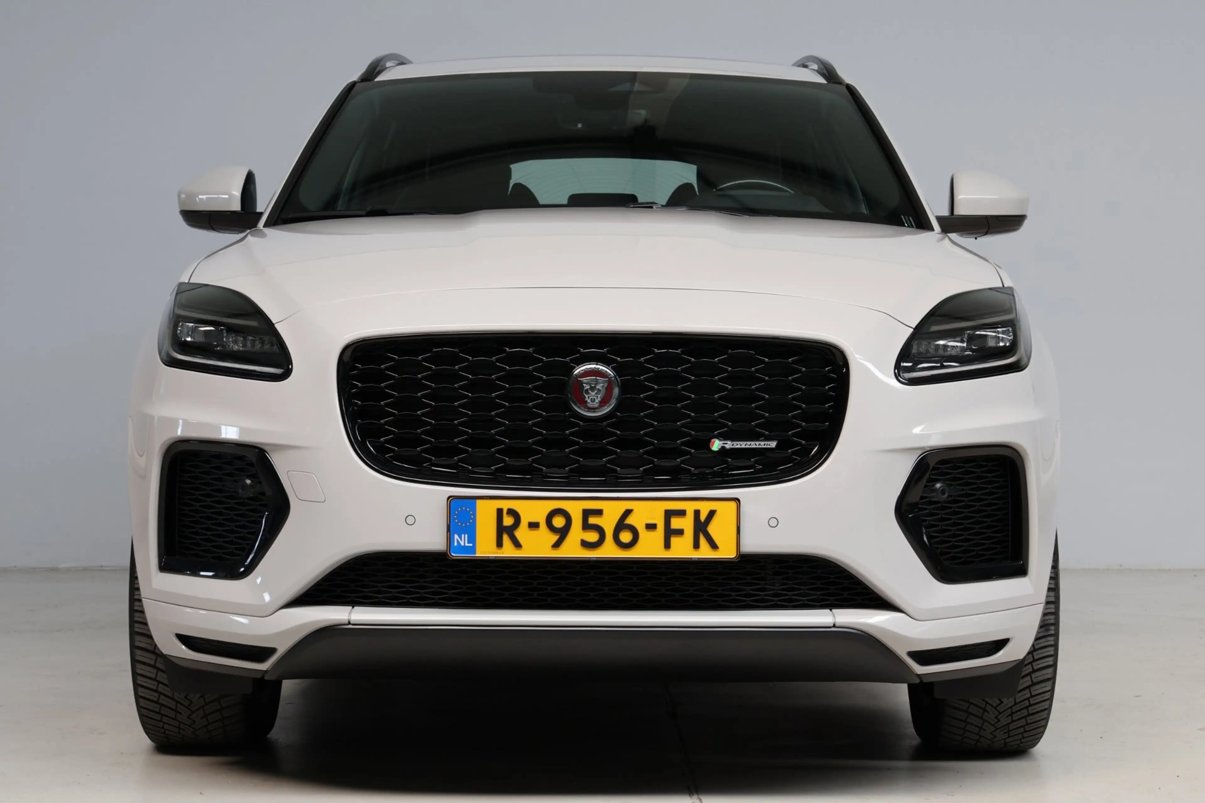 Jaguar E-Pace 1.5 P300e AWD R-Dynamic HSE Black Optiek | panoram — photo 24