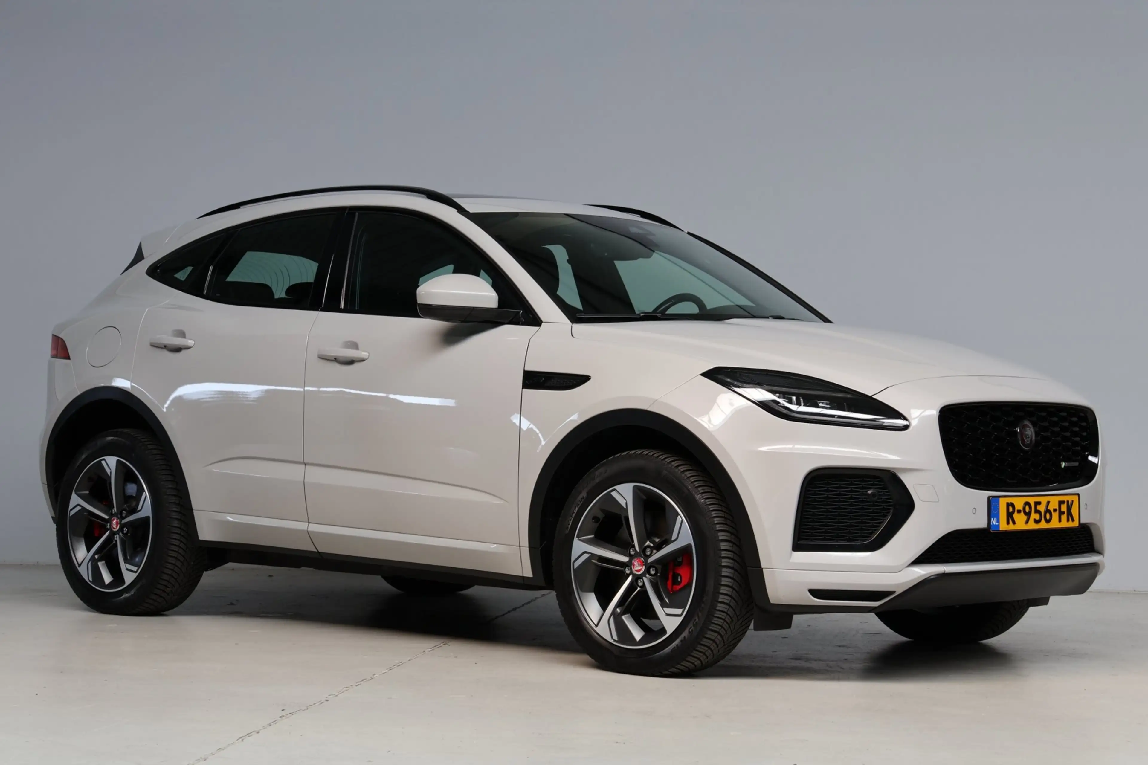 Jaguar E-Pace 1.5 P300e AWD R-Dynamic HSE Black Optiek | panoram — photo 16