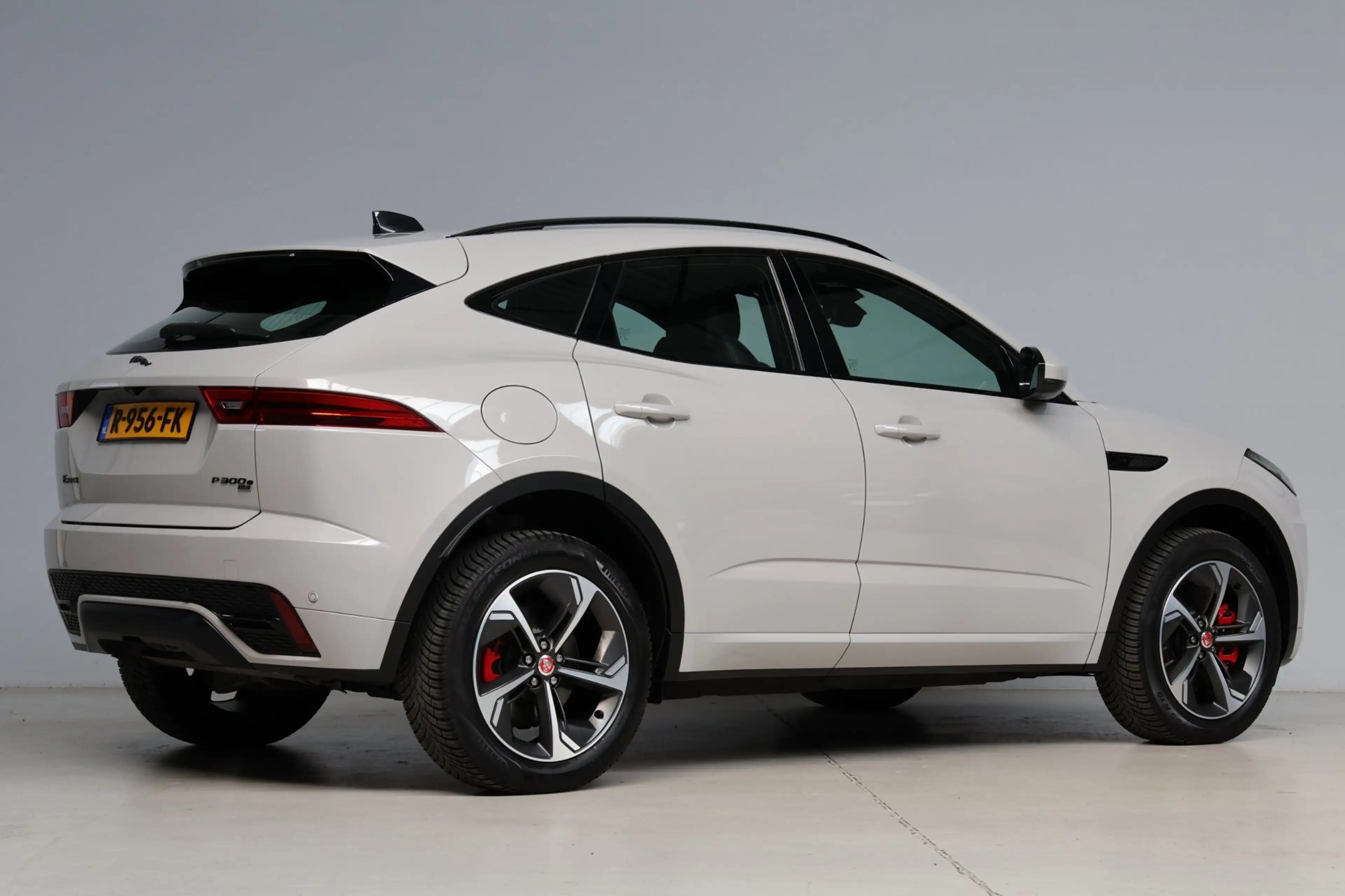Jaguar E-Pace 1.5 P300e AWD R-Dynamic HSE Black Optiek | panoram — photo 2