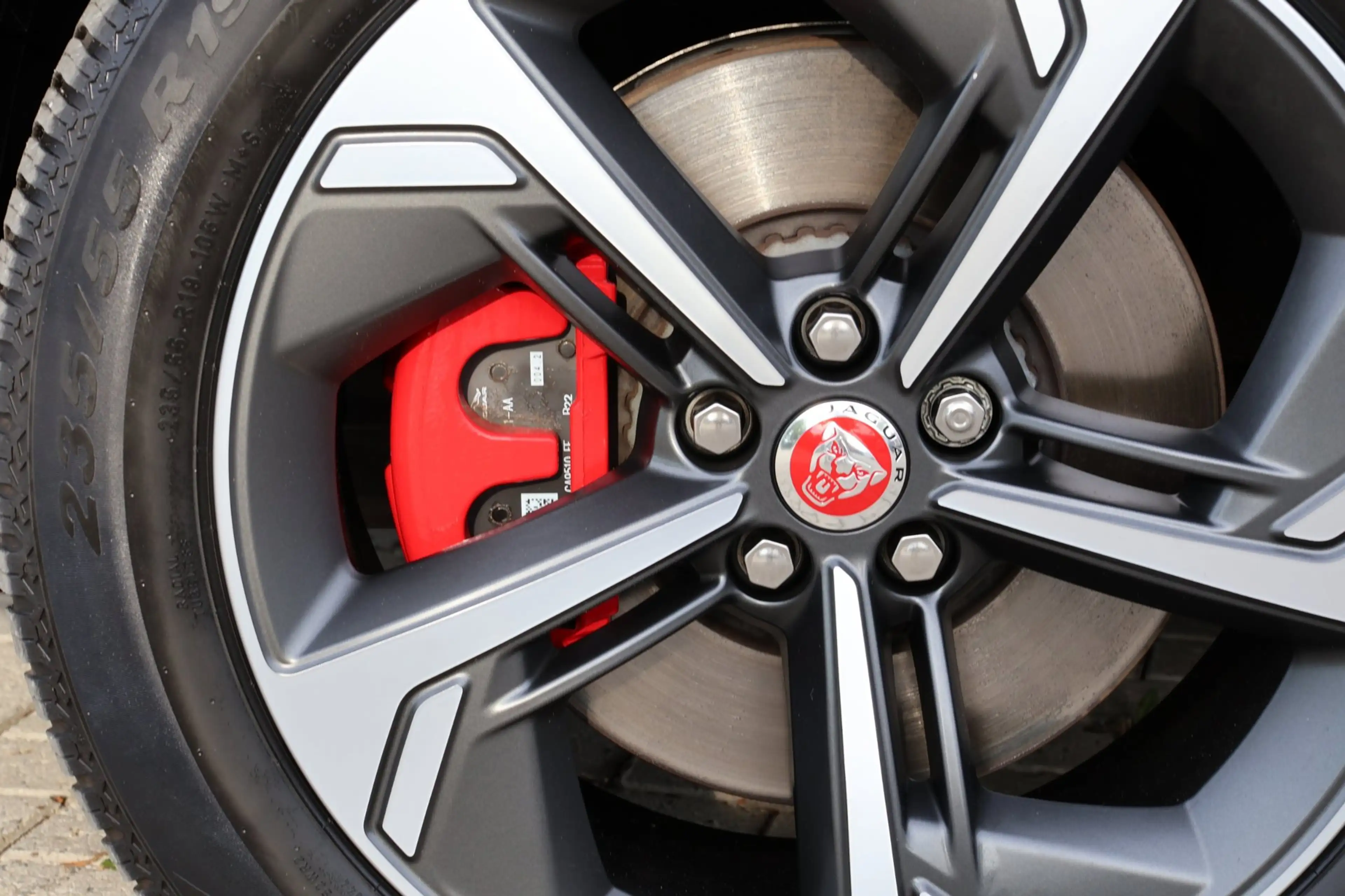Jaguar E-Pace 1.5 P300e AWD R-Dynamic HSE Black Optiek | panoram — photo 30