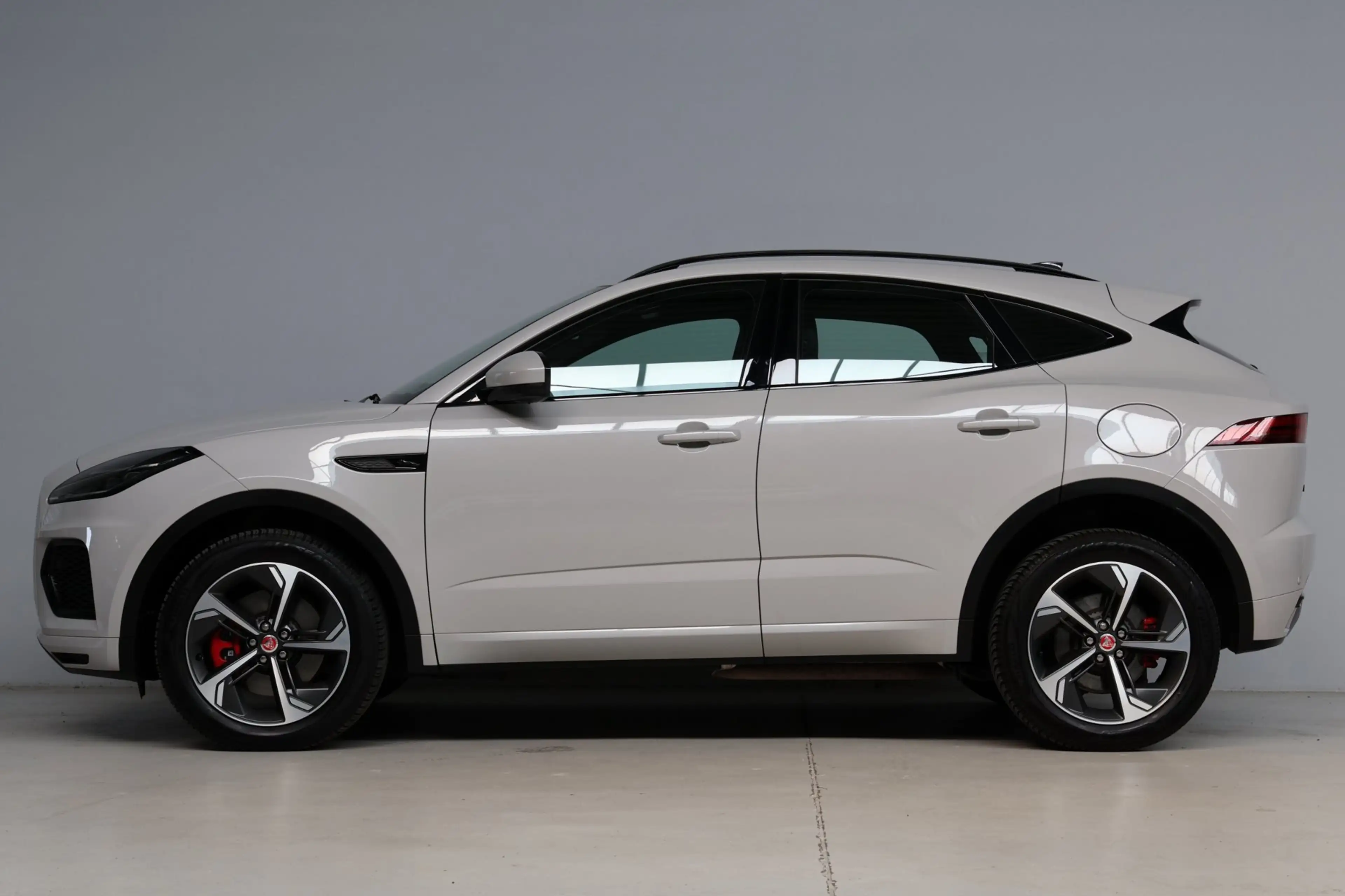 Jaguar E-Pace 1.5 P300e AWD R-Dynamic HSE Black Optiek | panoram — photo 8
