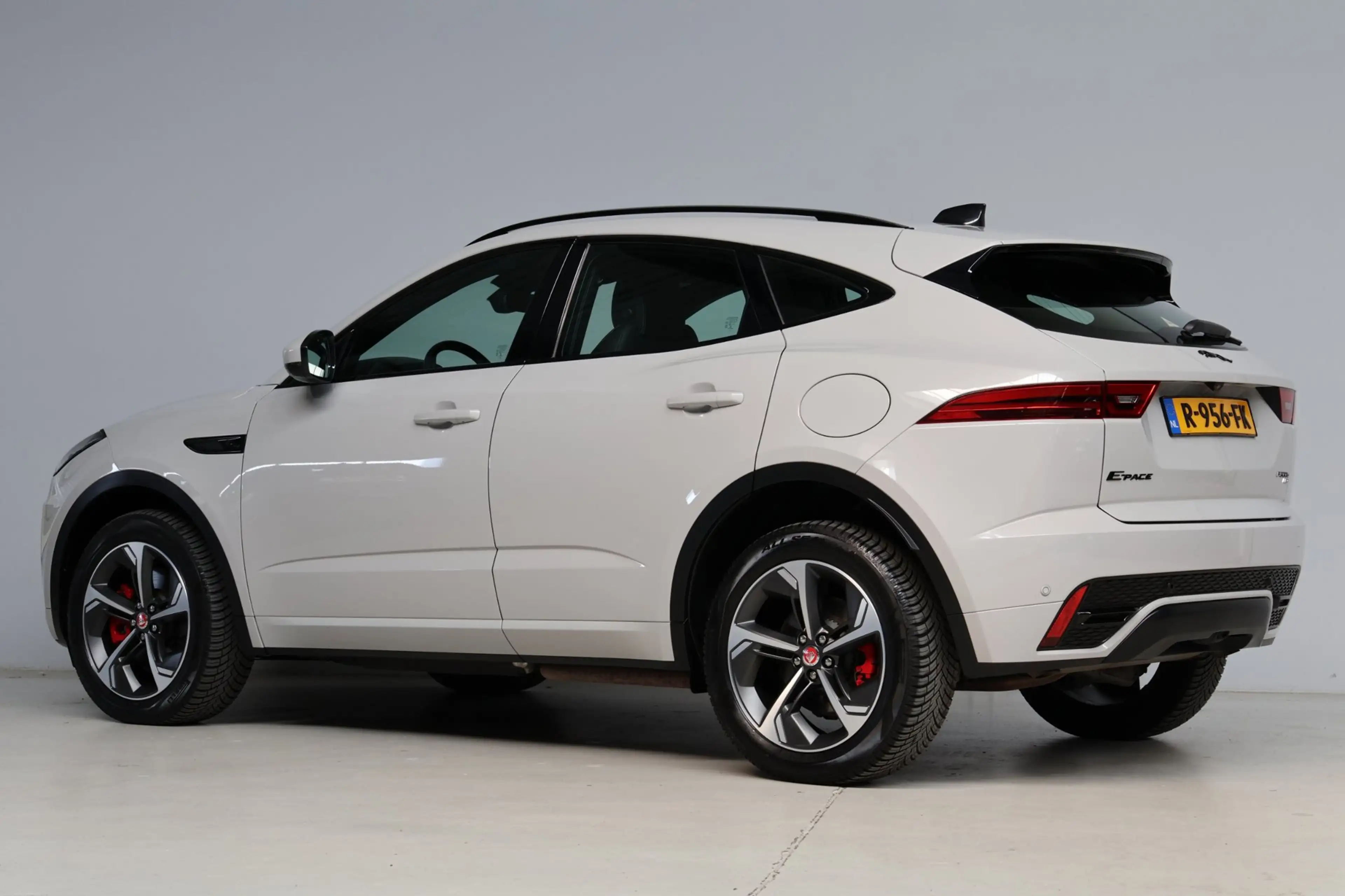 Jaguar E-Pace 1.5 P300e AWD R-Dynamic HSE Black Optiek | panoram — photo 15