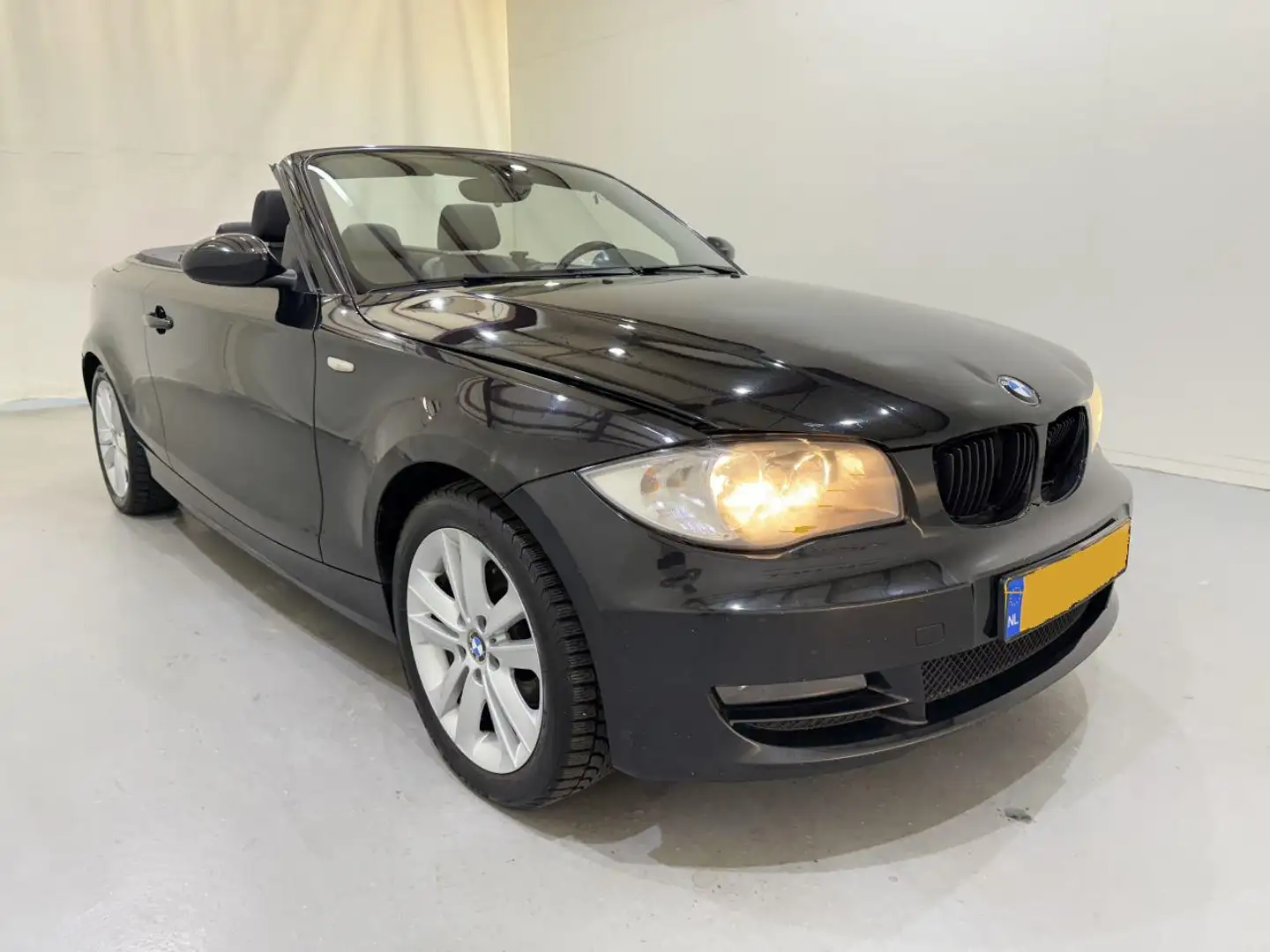 BMW 118 1-serie Cabrio 118i Zwart - 1
