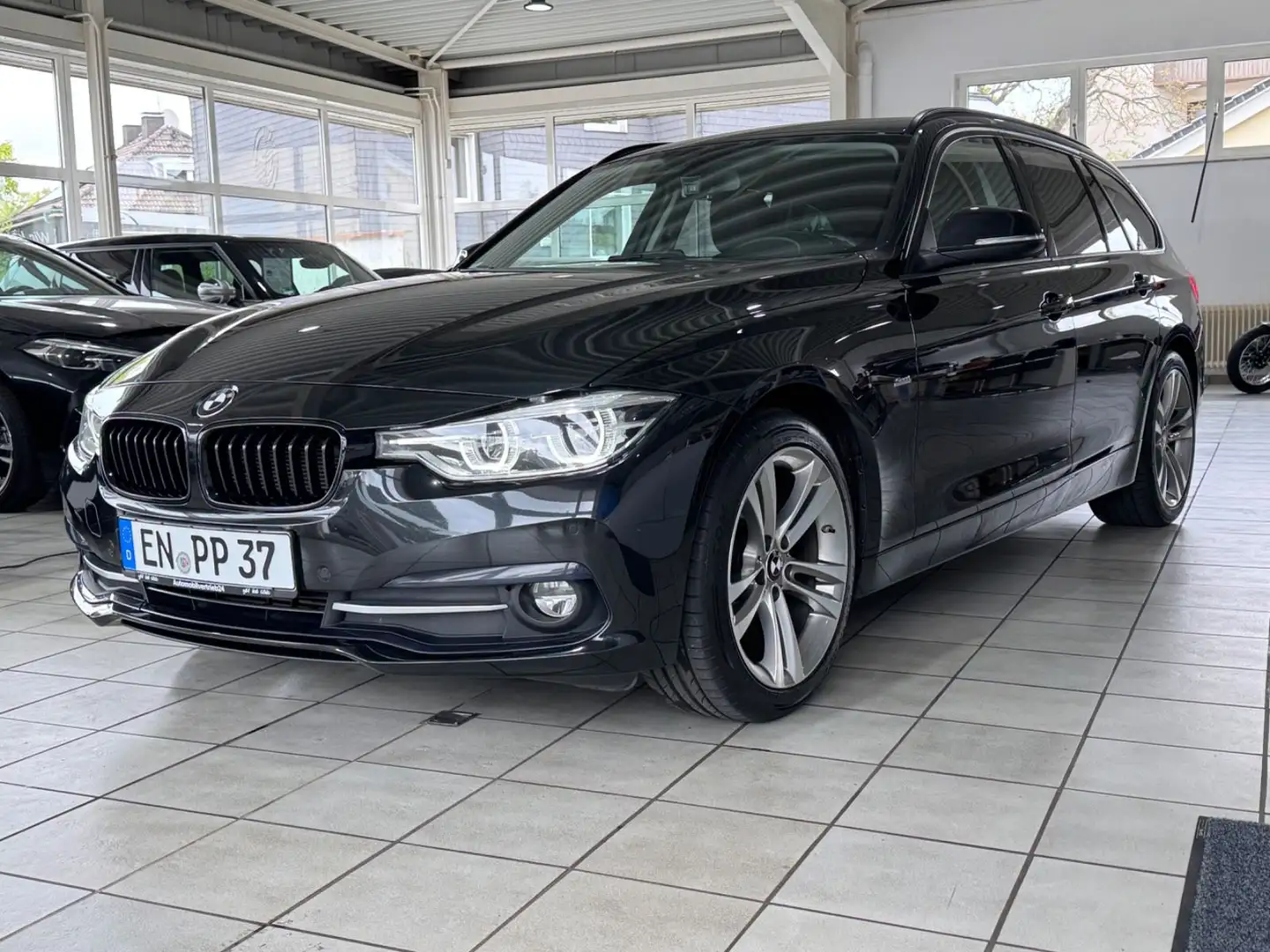 BMW 318 dA Sport Line/NAVI/LED/PDC/SHZ/HIFI/18" Schwarz - 1