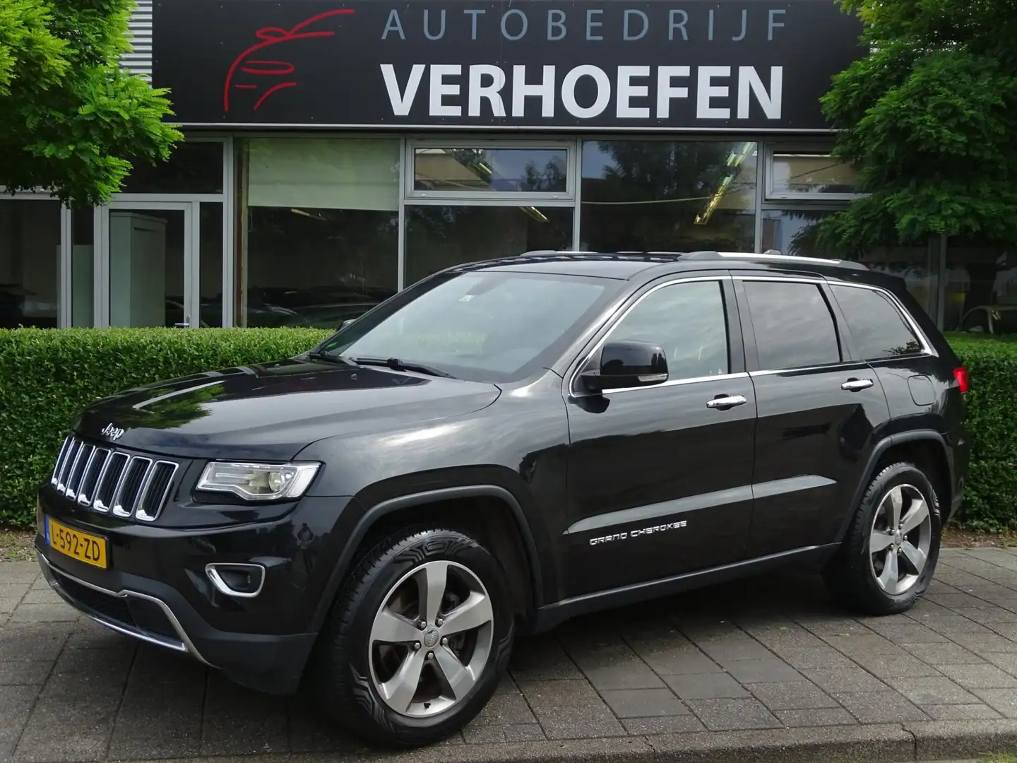 Jeep Grand Cherokee 3.0 CRD Laredo - AUTOMAAT - CLIMATE / CRUISE CONTR Zwart - 1