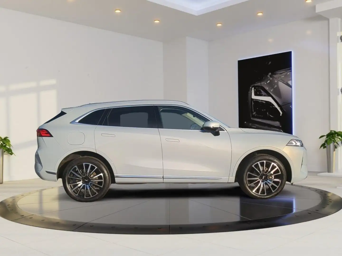 Wey Coffee 01 PREMIUM 05  2.0 PHEV 350 kW AWD 350 kW (476 PS)... Argintiu - 2