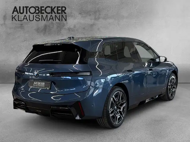 BMW Ix view 2