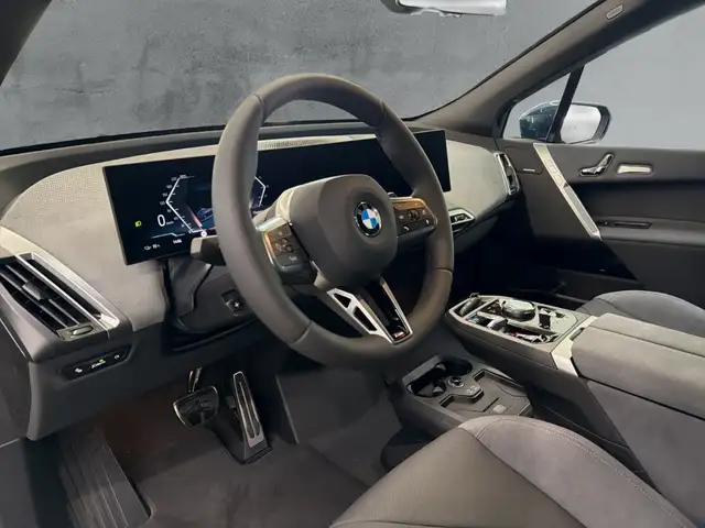 BMW Ix view 9