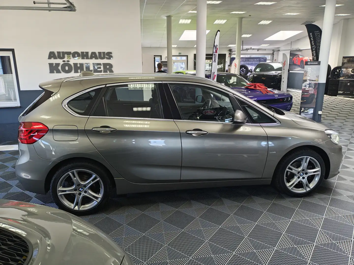 BMW 218 i LUXURY LINE LED NAVI LEDER Kamera 17" Silber - 2