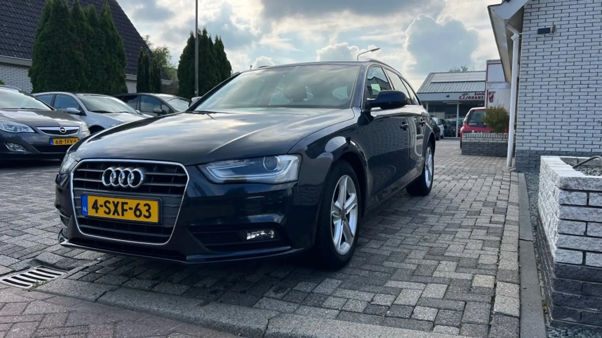 Audi A4 Avant 1.8 TFSI Business Edition Blauw - 2