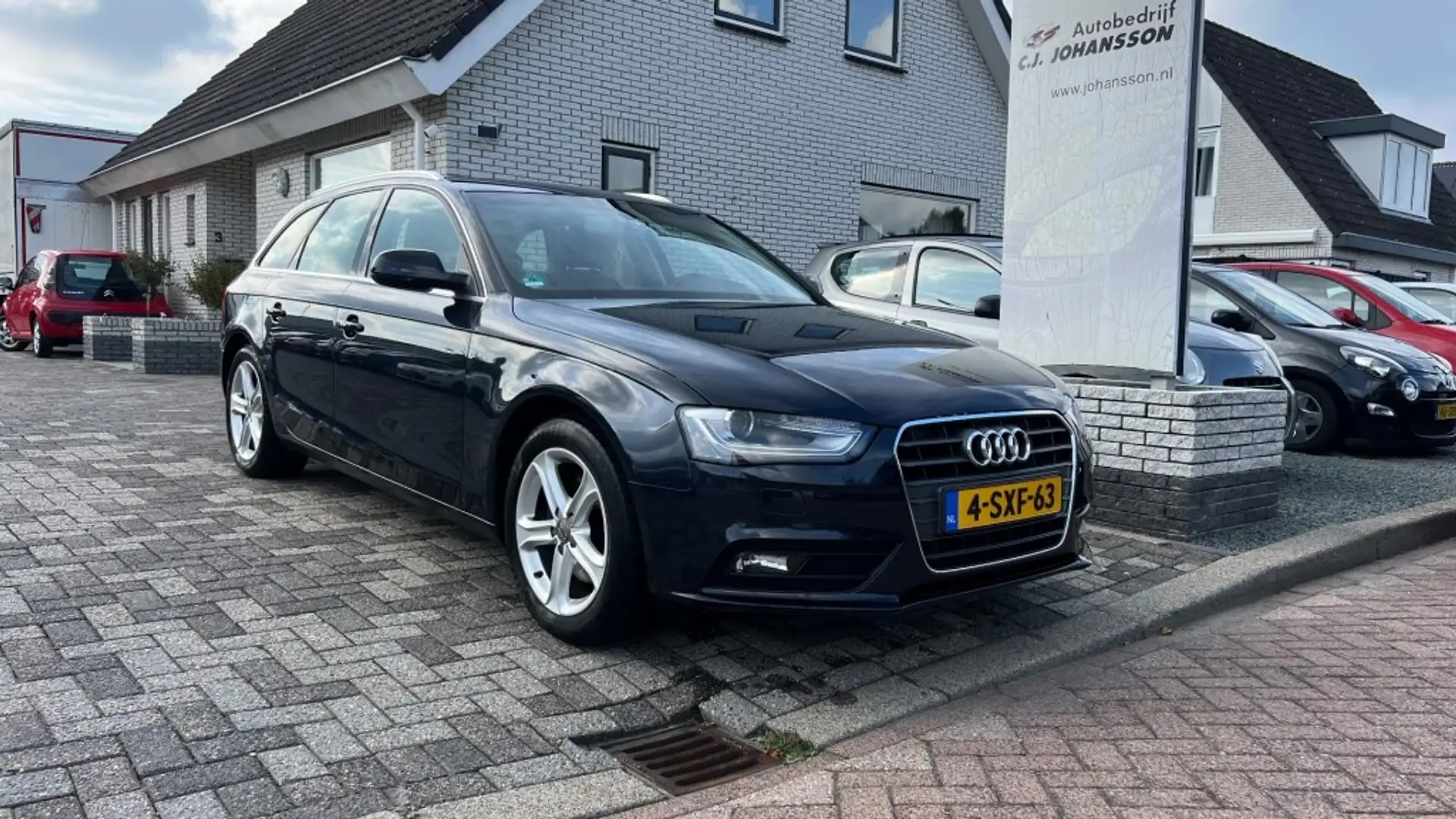 Audi A4 Avant 1.8 TFSI Business Edition Blauw - 1
