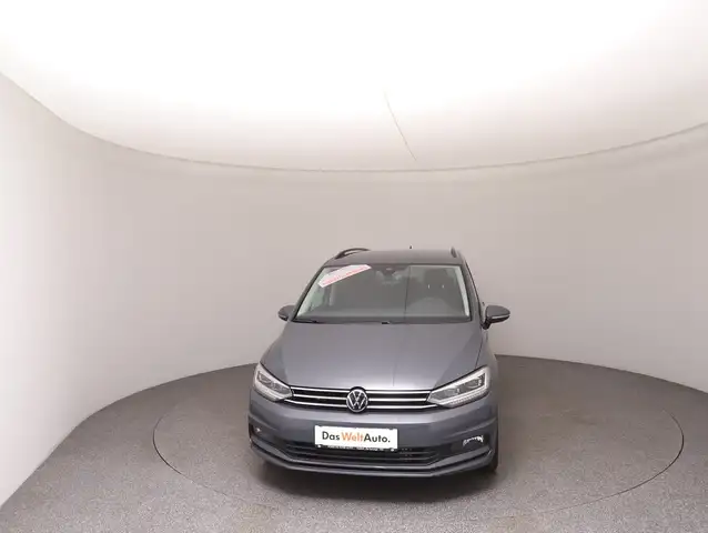 Volkswagen Touran view 3