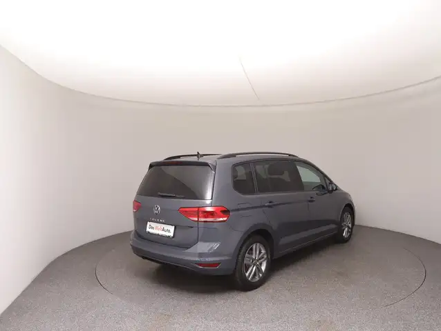 Volkswagen Touran view 4