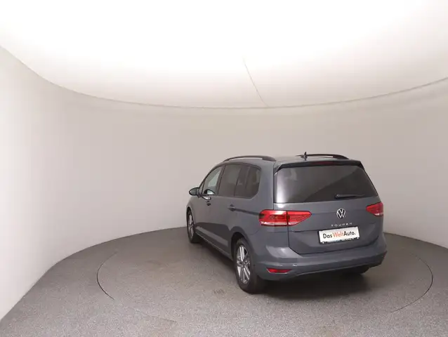 Volkswagen Touran view 5