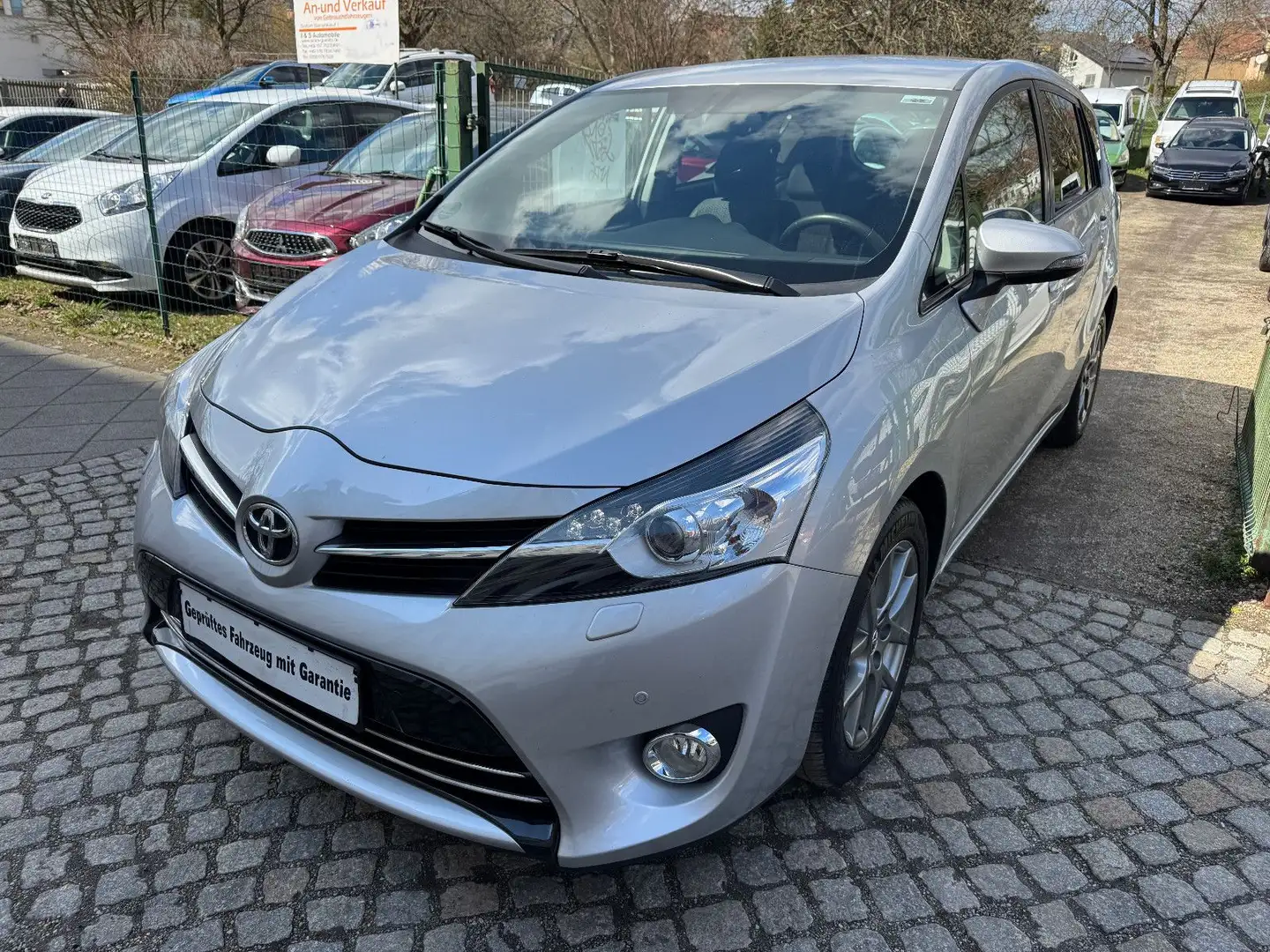 Toyota Verso Executive 1-Hand Xenon Tempomat Navi AHK Silber - 1