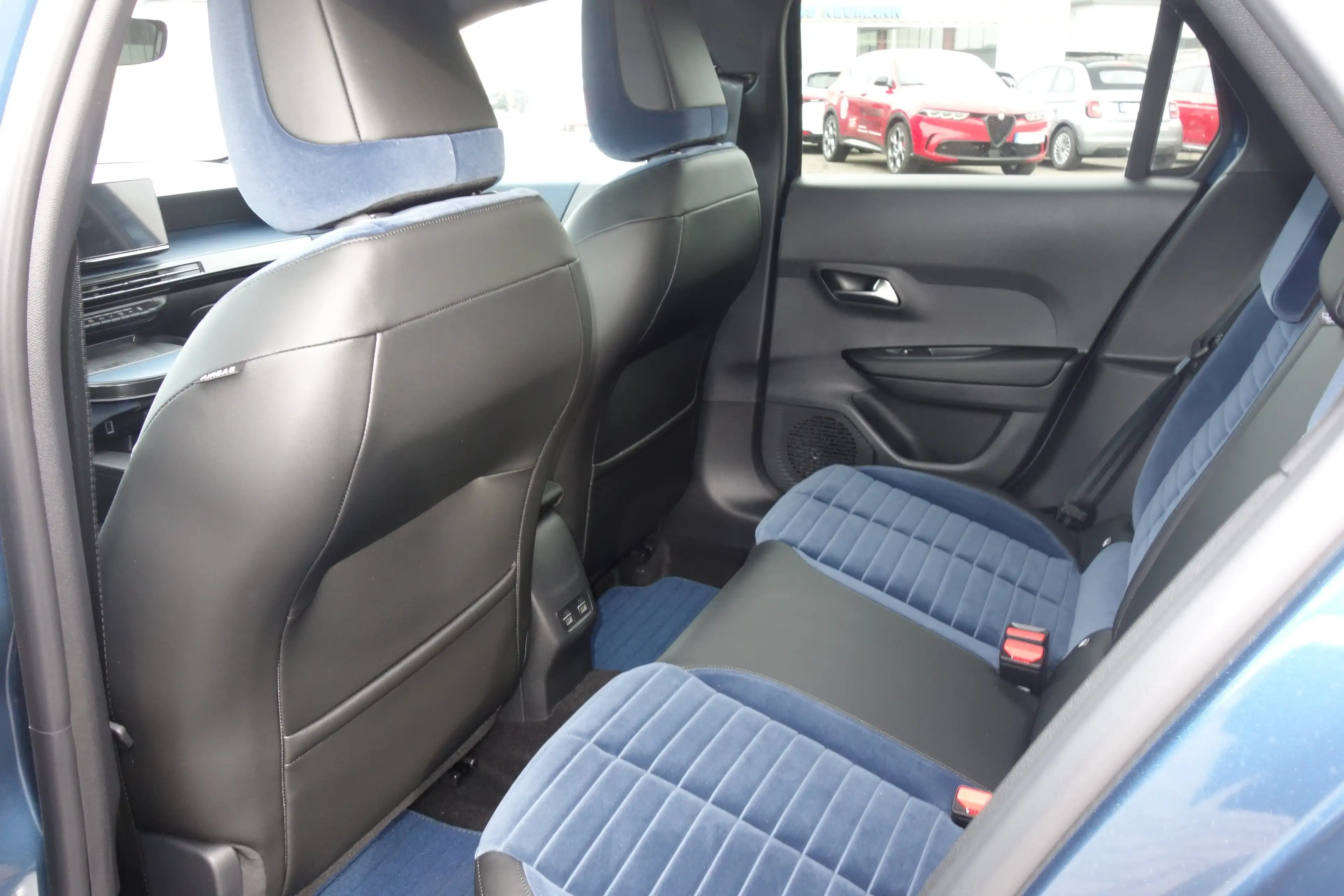 Lancia Ypsilon EDIZIONE LIMITATA CASSINA *LED/SHZ/PDC/ACC/RfK* — photo 5