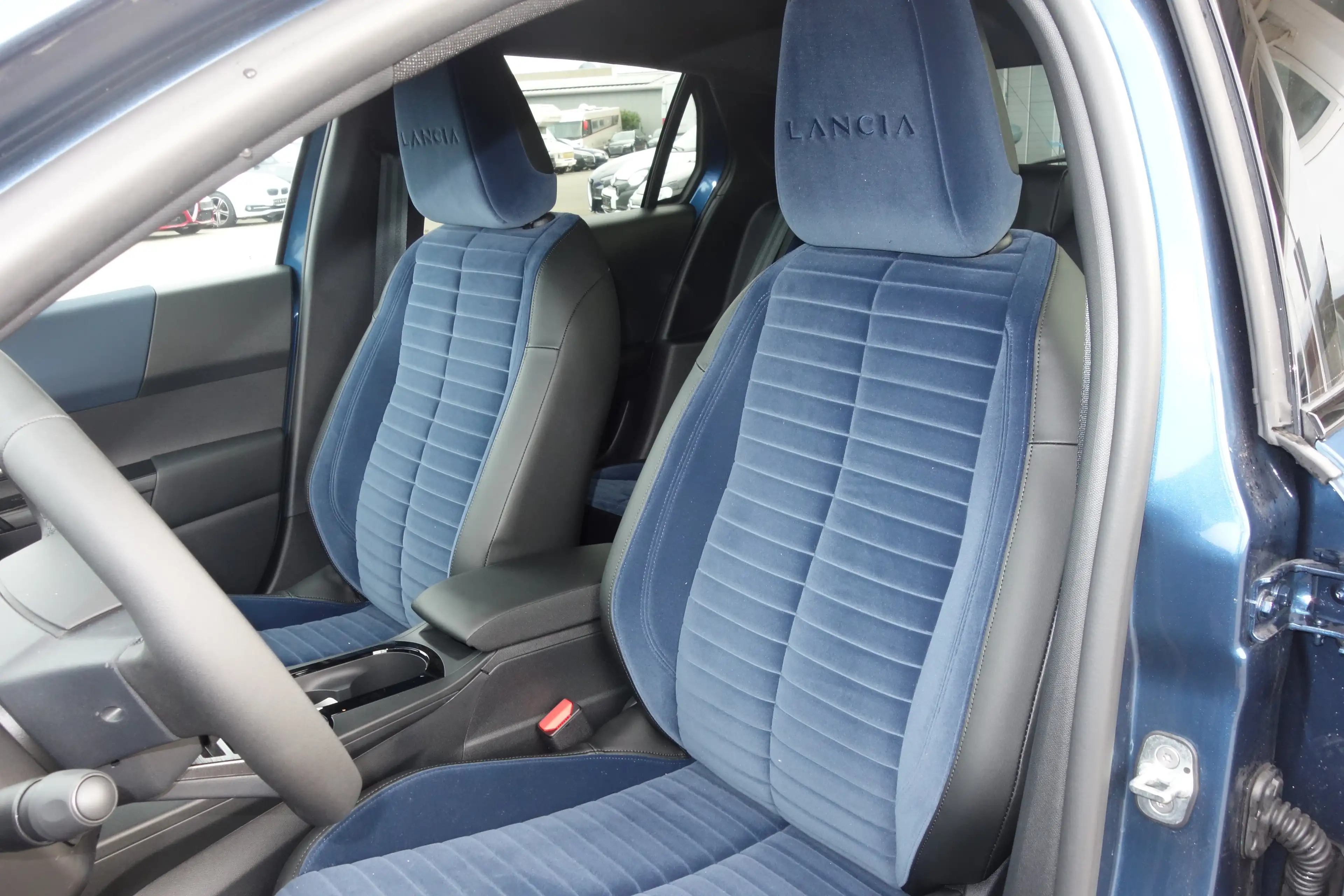 Lancia Ypsilon EDIZIONE LIMITATA CASSINA *LED/SHZ/PDC/ACC/RfK* — photo 7