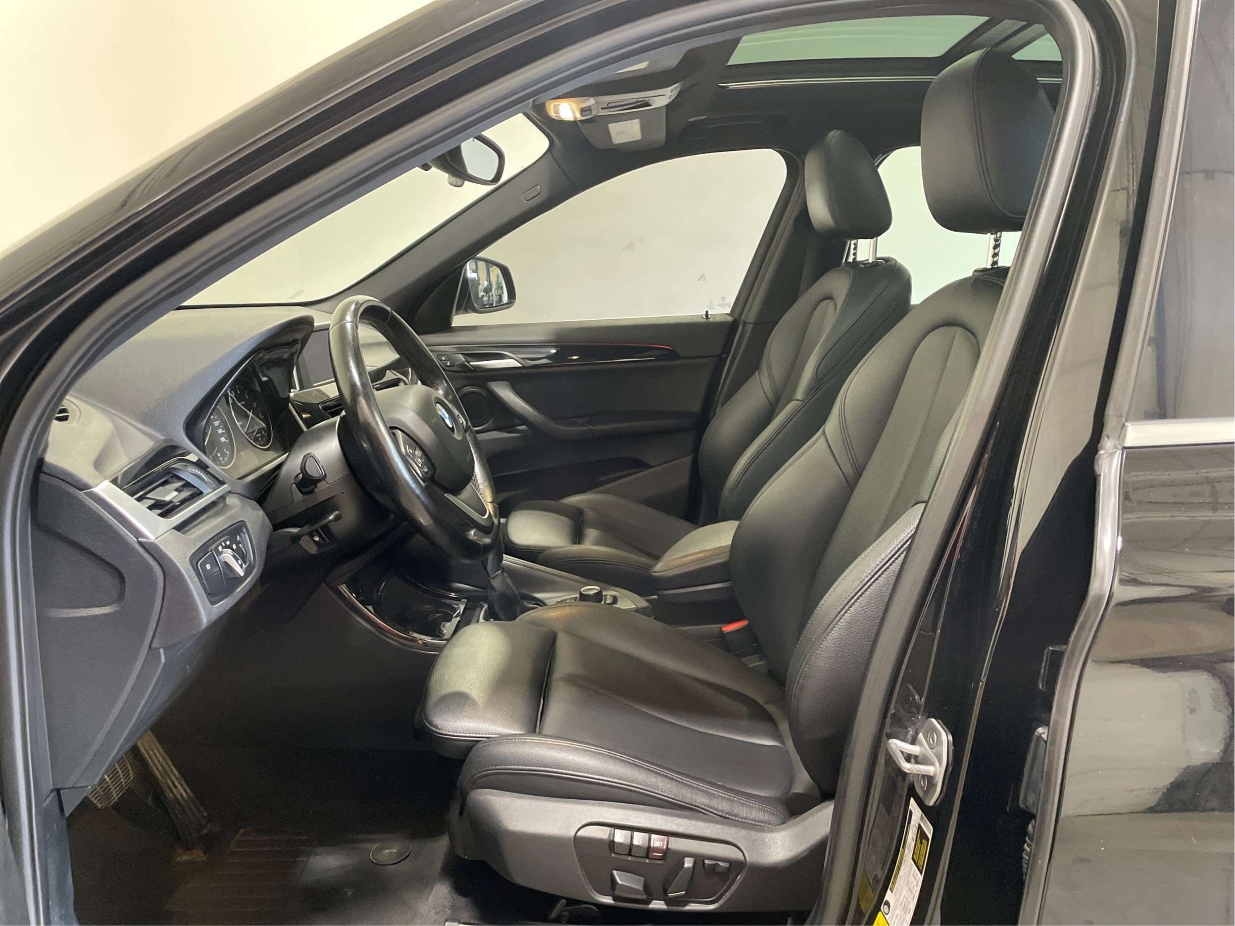 2016 BMW X1 xDrive28i Mags Cuir Toit Sièges Chauffants Caméra — снимка 1