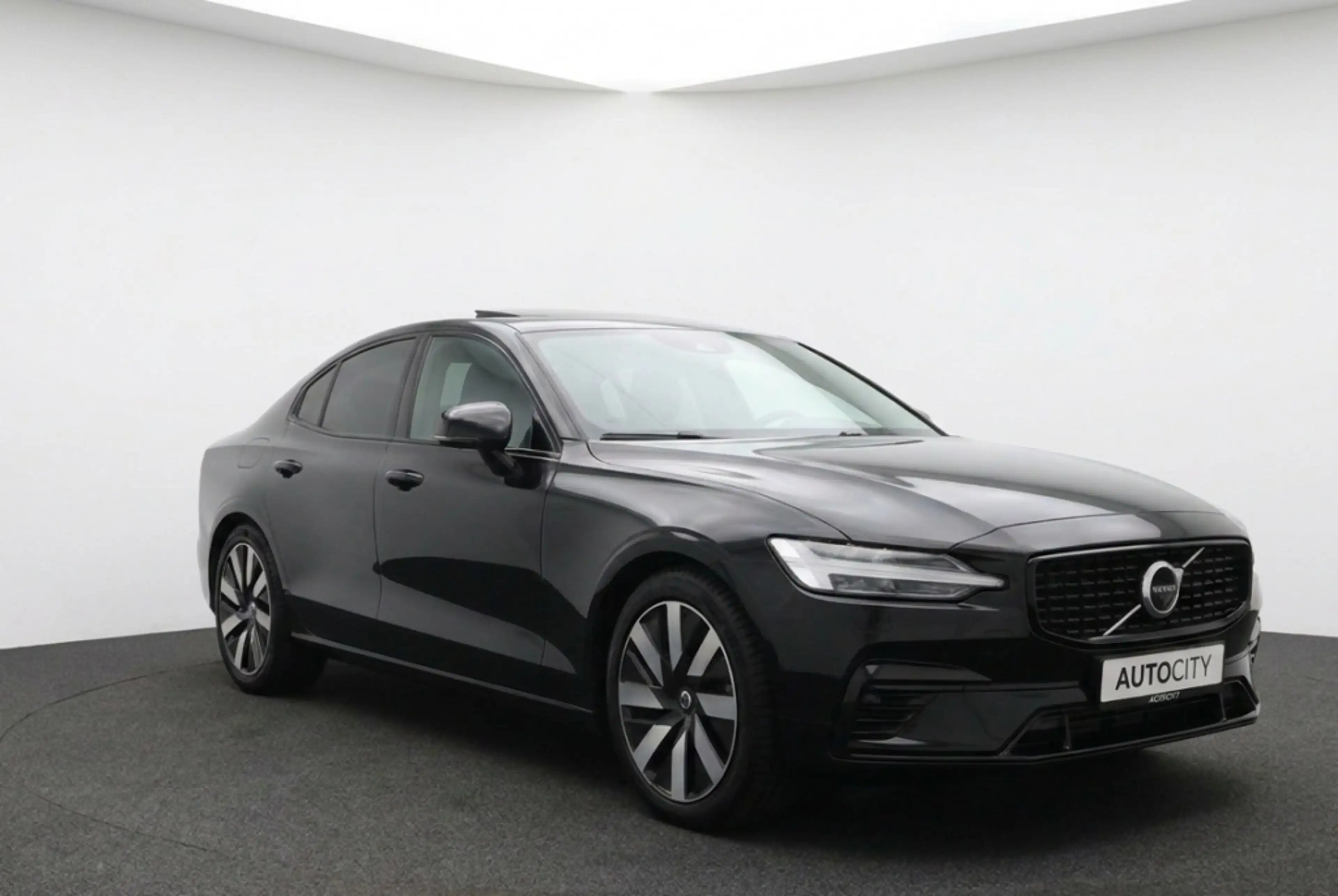 Volvo S90 sedan Ultimate Dark T8 Recharge Plug-In Hybrid AWD — photo 7