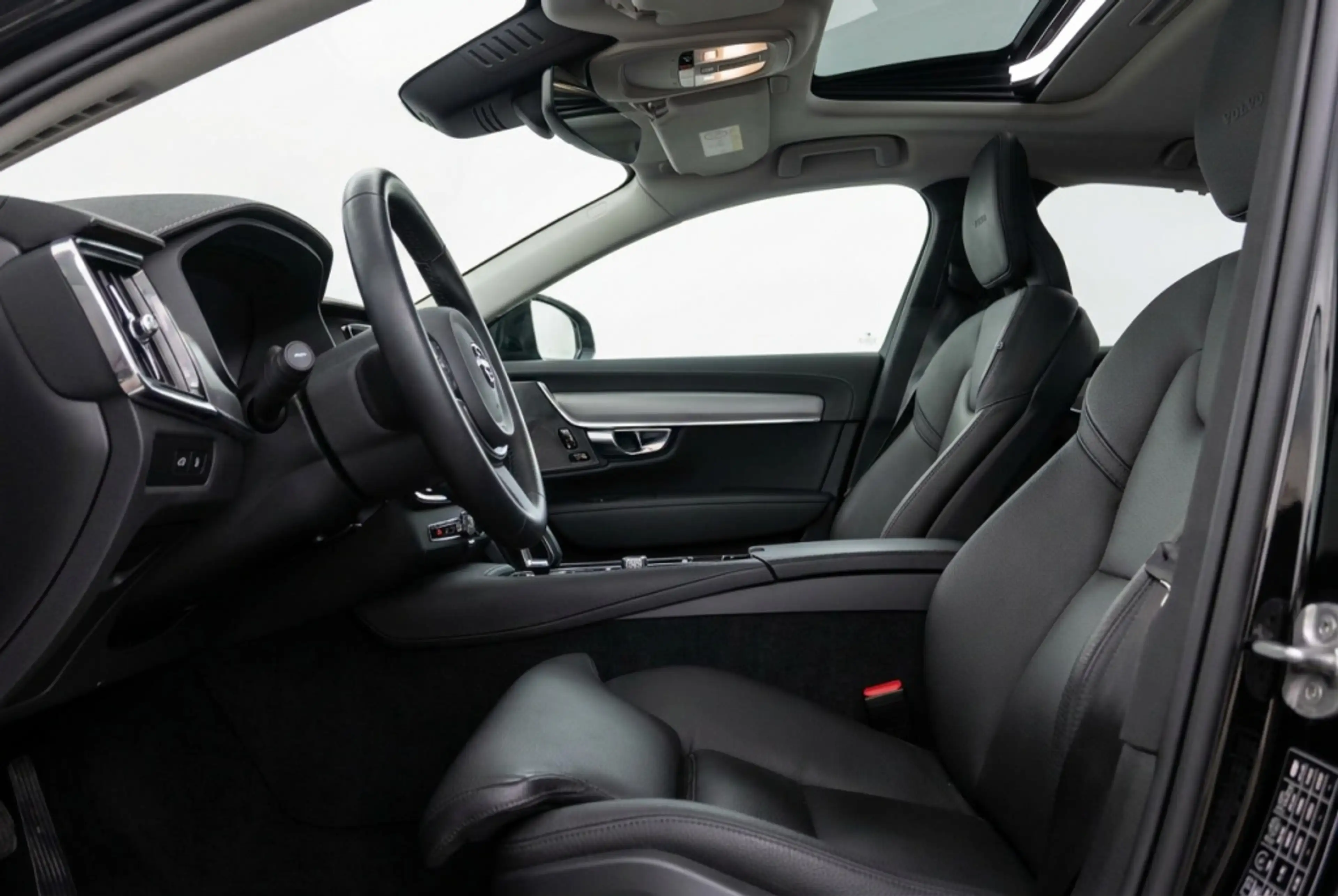 Volvo S90 sedan Ultimate Dark T8 Recharge Plug-In Hybrid AWD — photo 10